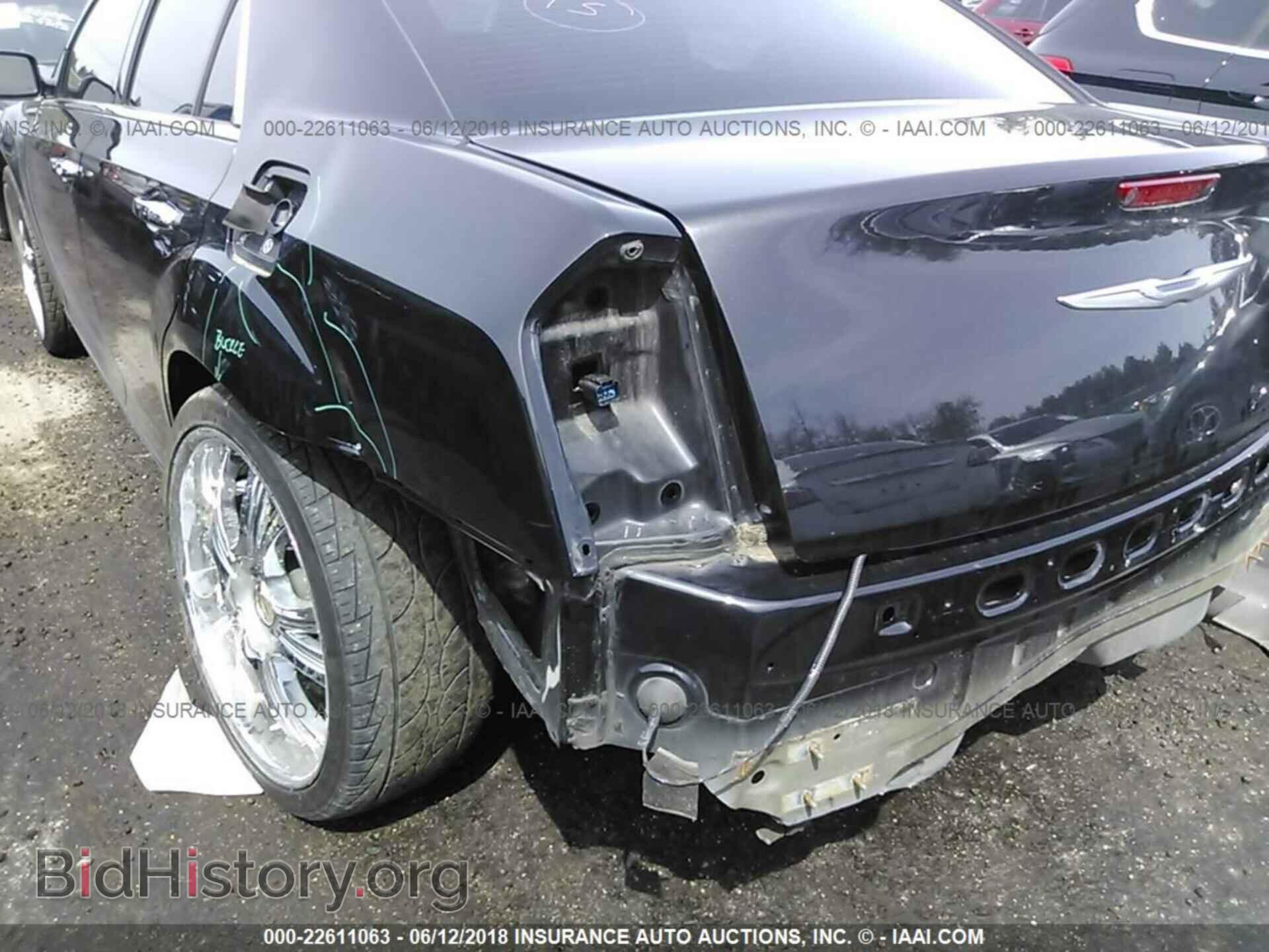 2011 Chrysler 300c - VIN: 2C3CA6CTXBH564017 - Photo 6