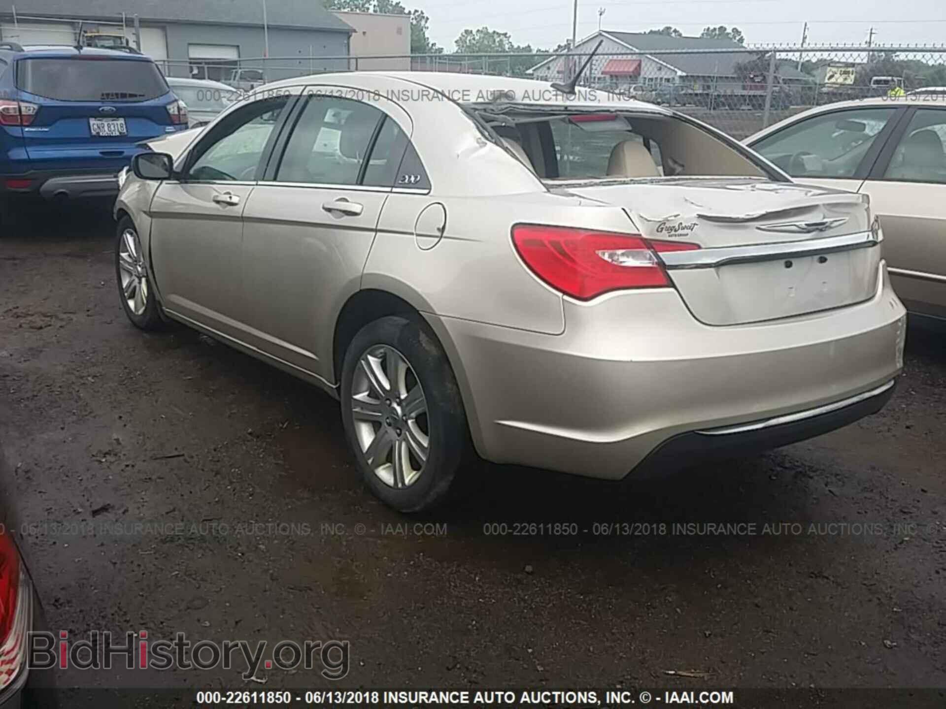 2013 Chrysler 200 - VIN: 1C3CCBAB2DN698236 - Photo 3
