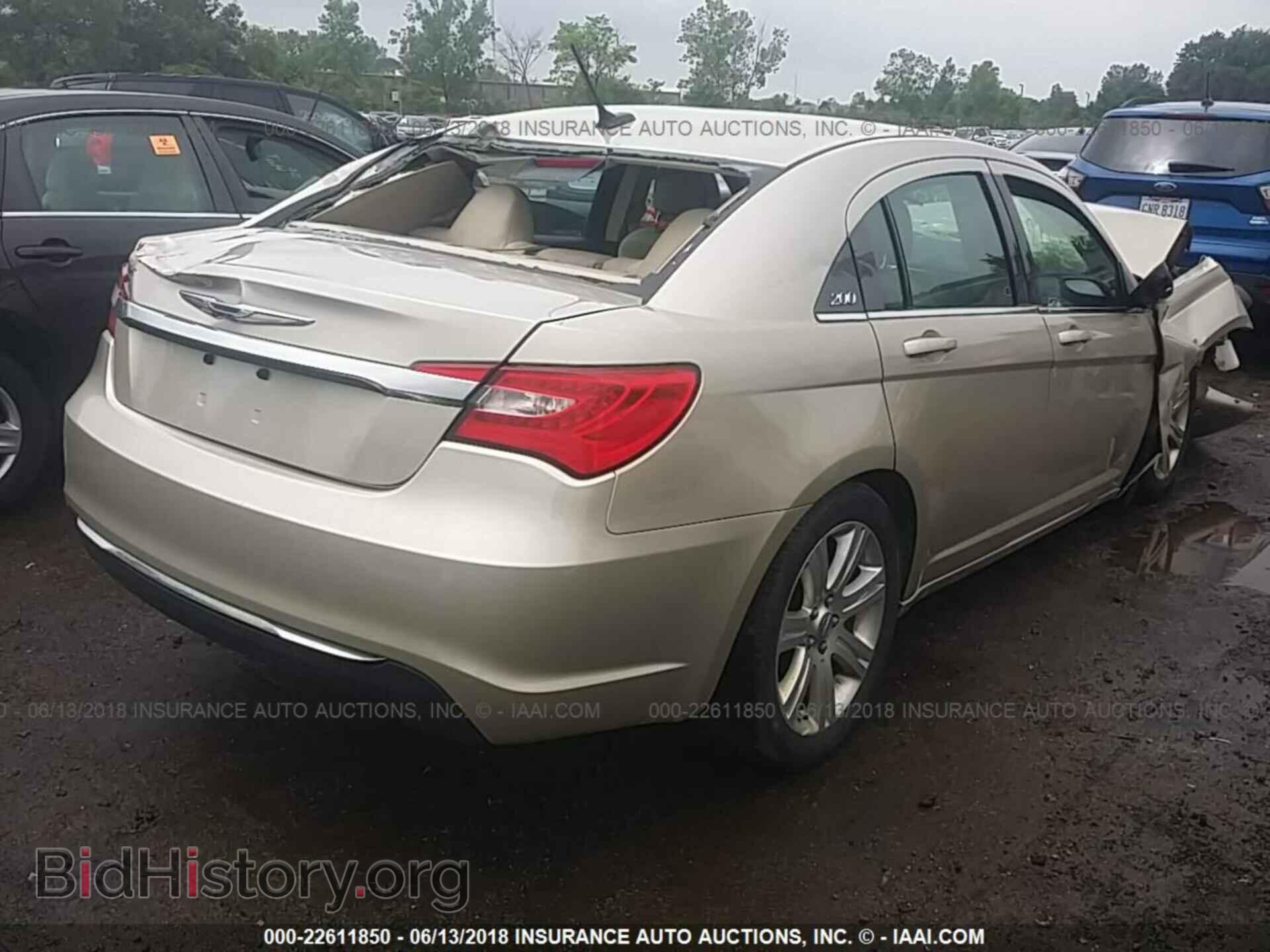 2013 Chrysler 200 - VIN: 1C3CCBAB2DN698236 - Photo 4