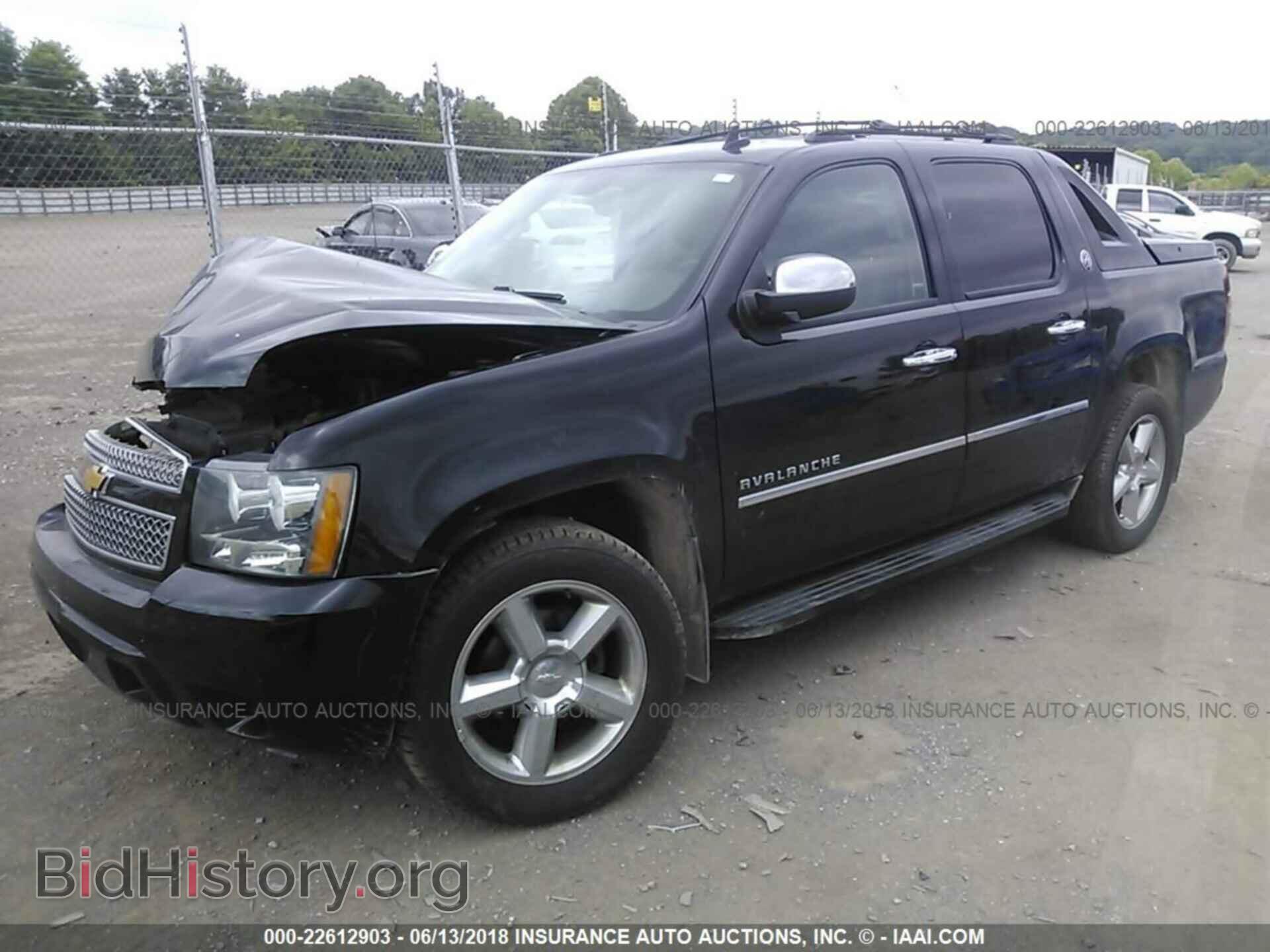 2013 Chevrolet Avalanche - VIN: 3GNTKGE72DG135852 - Фото 2