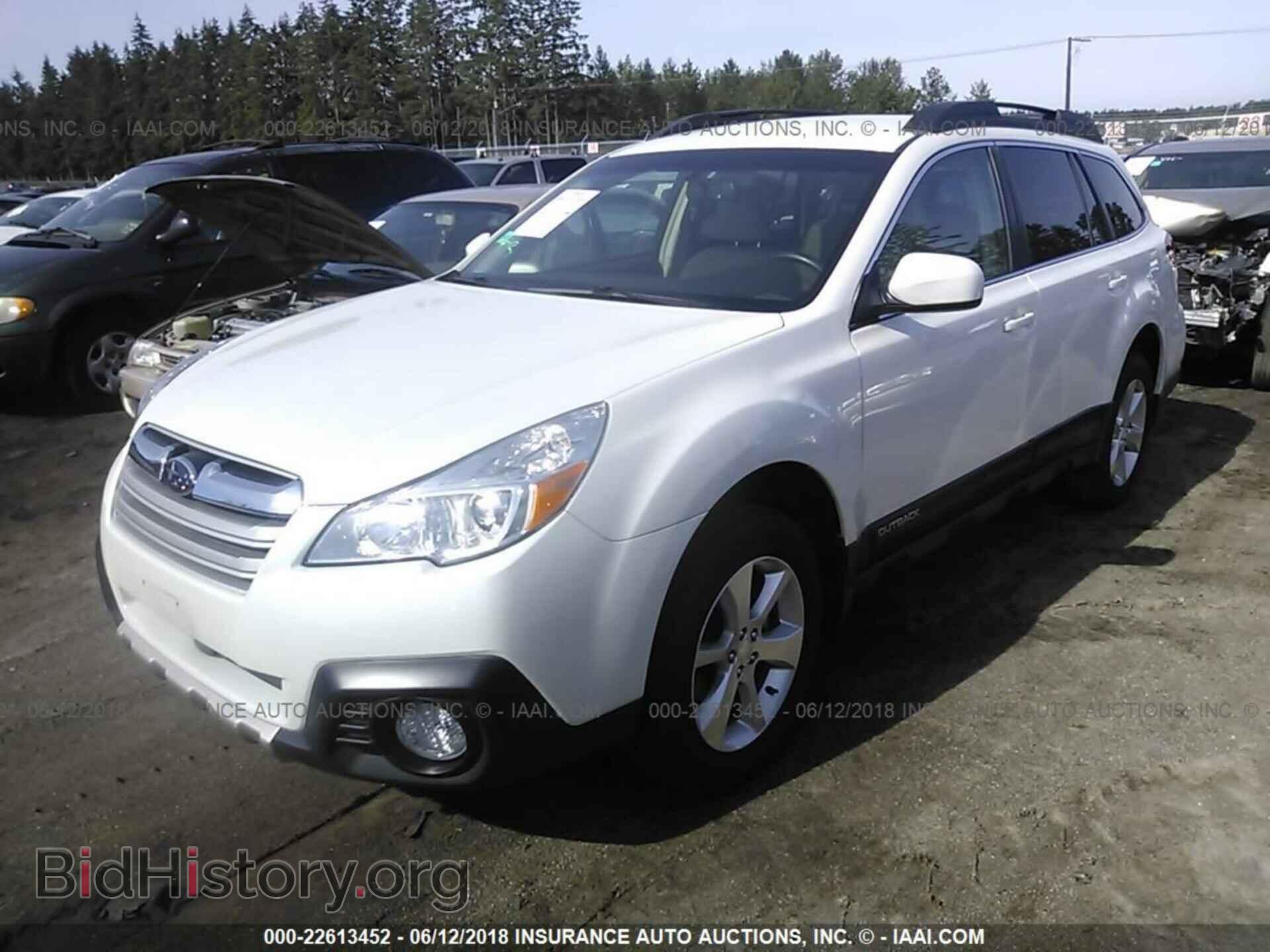 2014 Subaru Outback - VIN: 4S4BRBKC4E3282646 - Фото 2