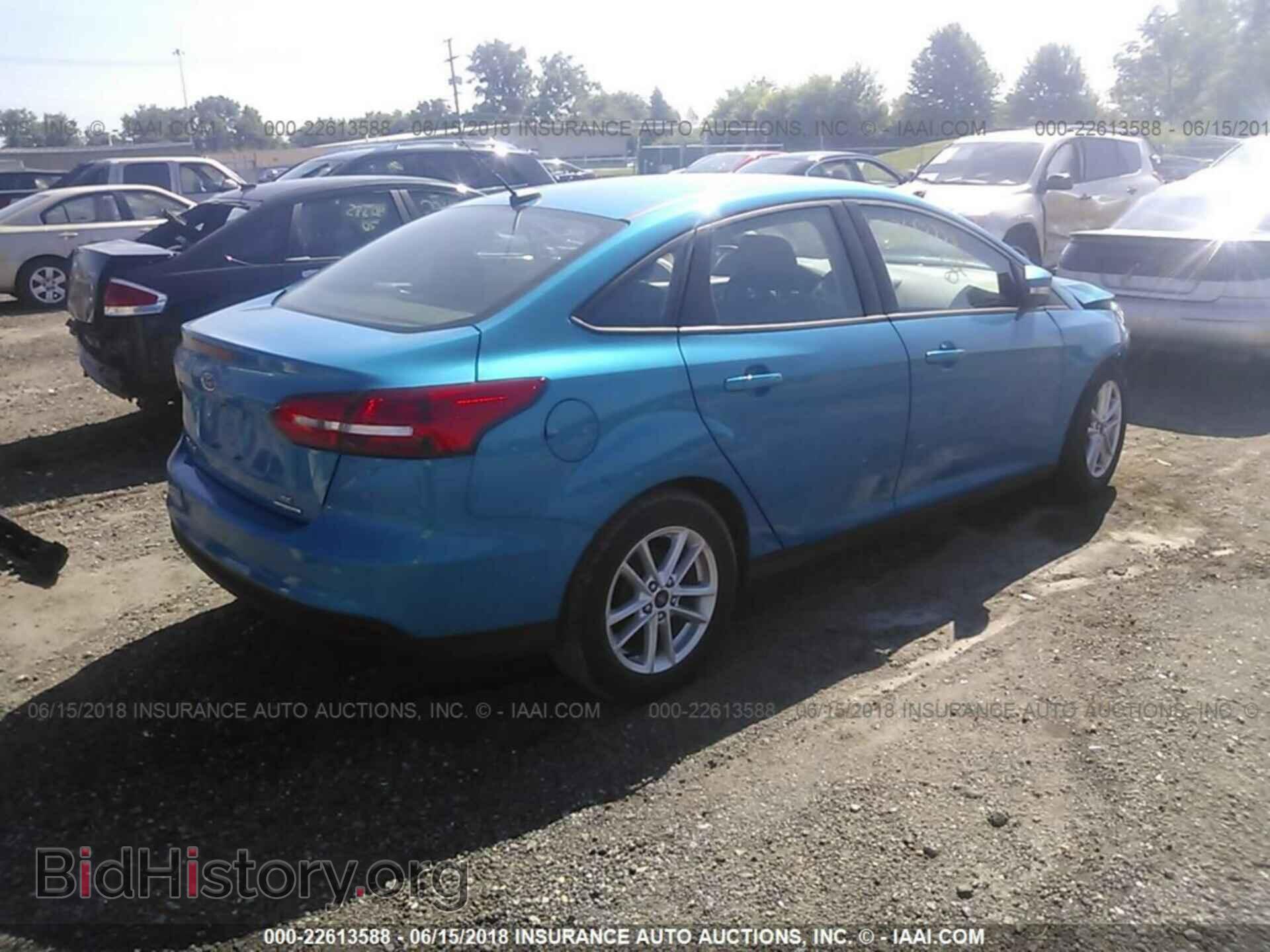 2016 Ford Focus - VIN: 1FADP3F20GL378177 - Photo 4