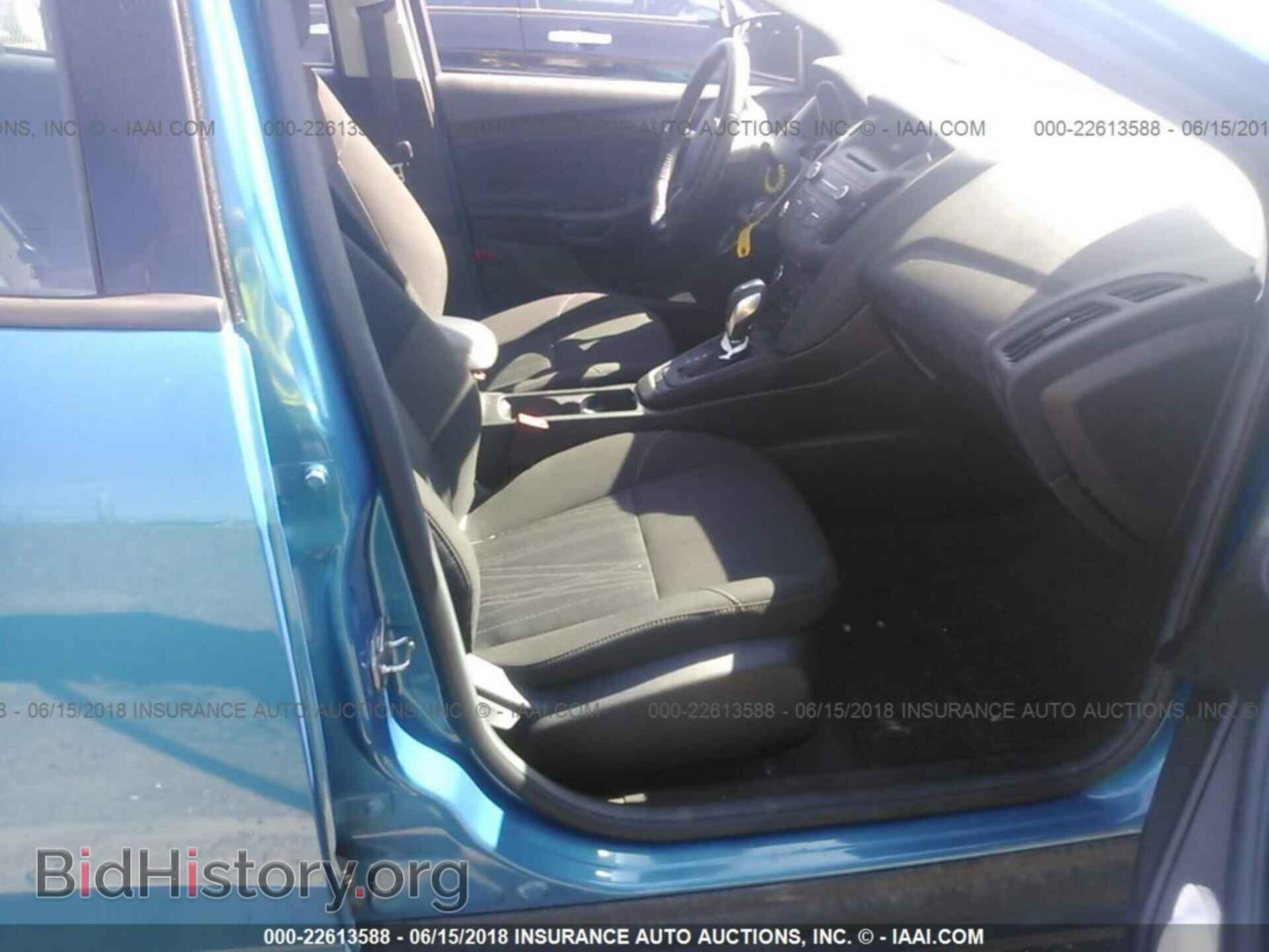 2016 Ford Focus - VIN: 1FADP3F20GL378177 - Photo 5