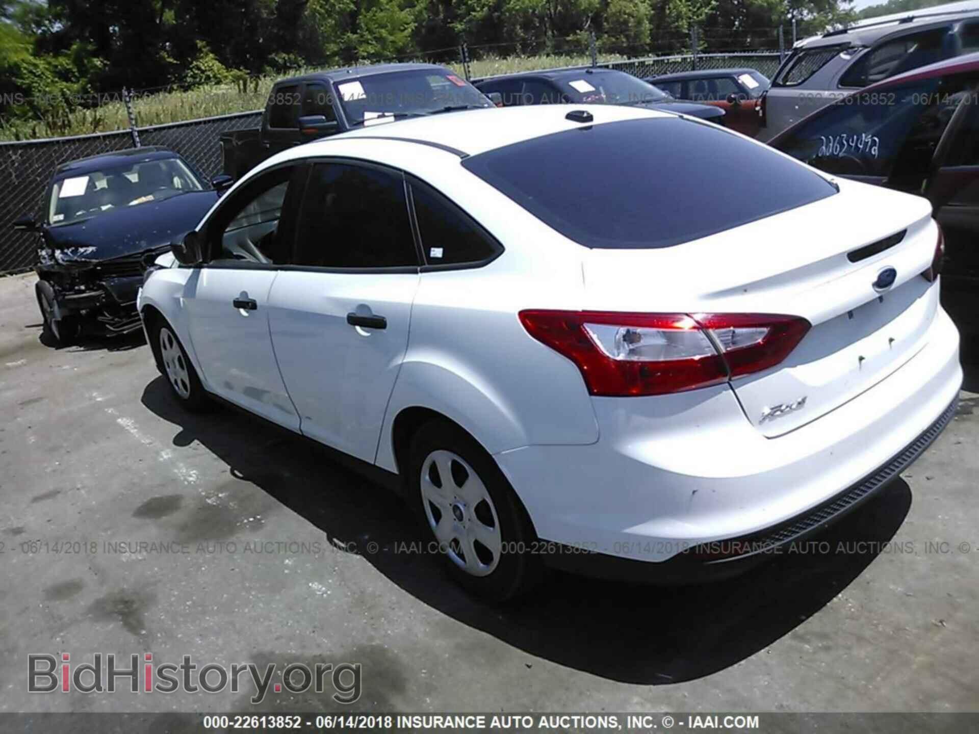 2012 Ford Focus - VIN: 1FAHP3E23CL371463 - Photo 3