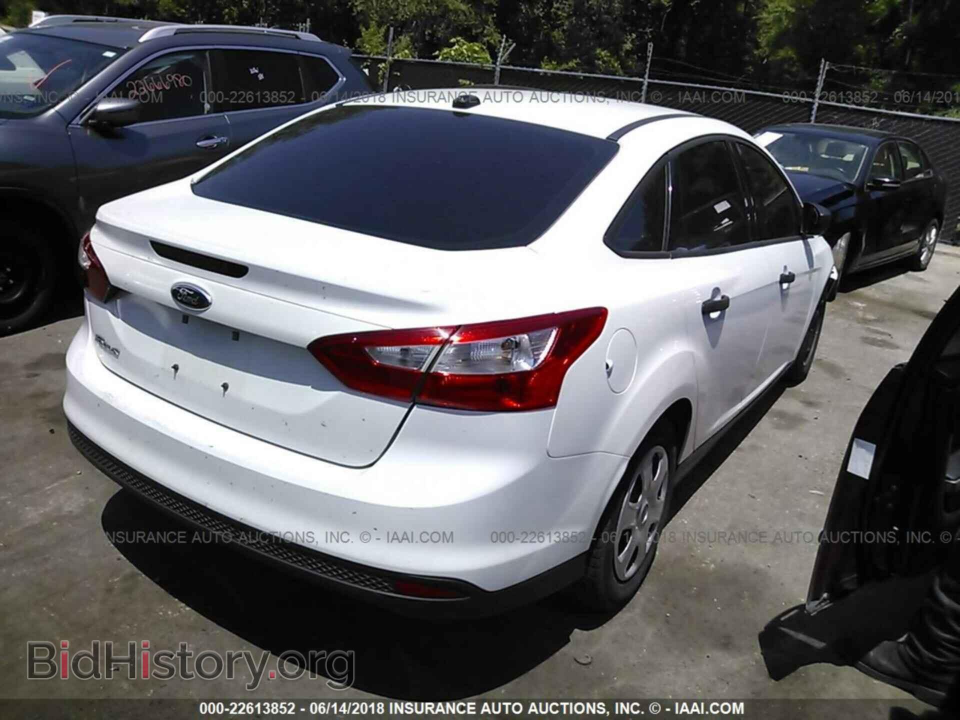 2012 Ford Focus - VIN: 1FAHP3E23CL371463 - Photo 4