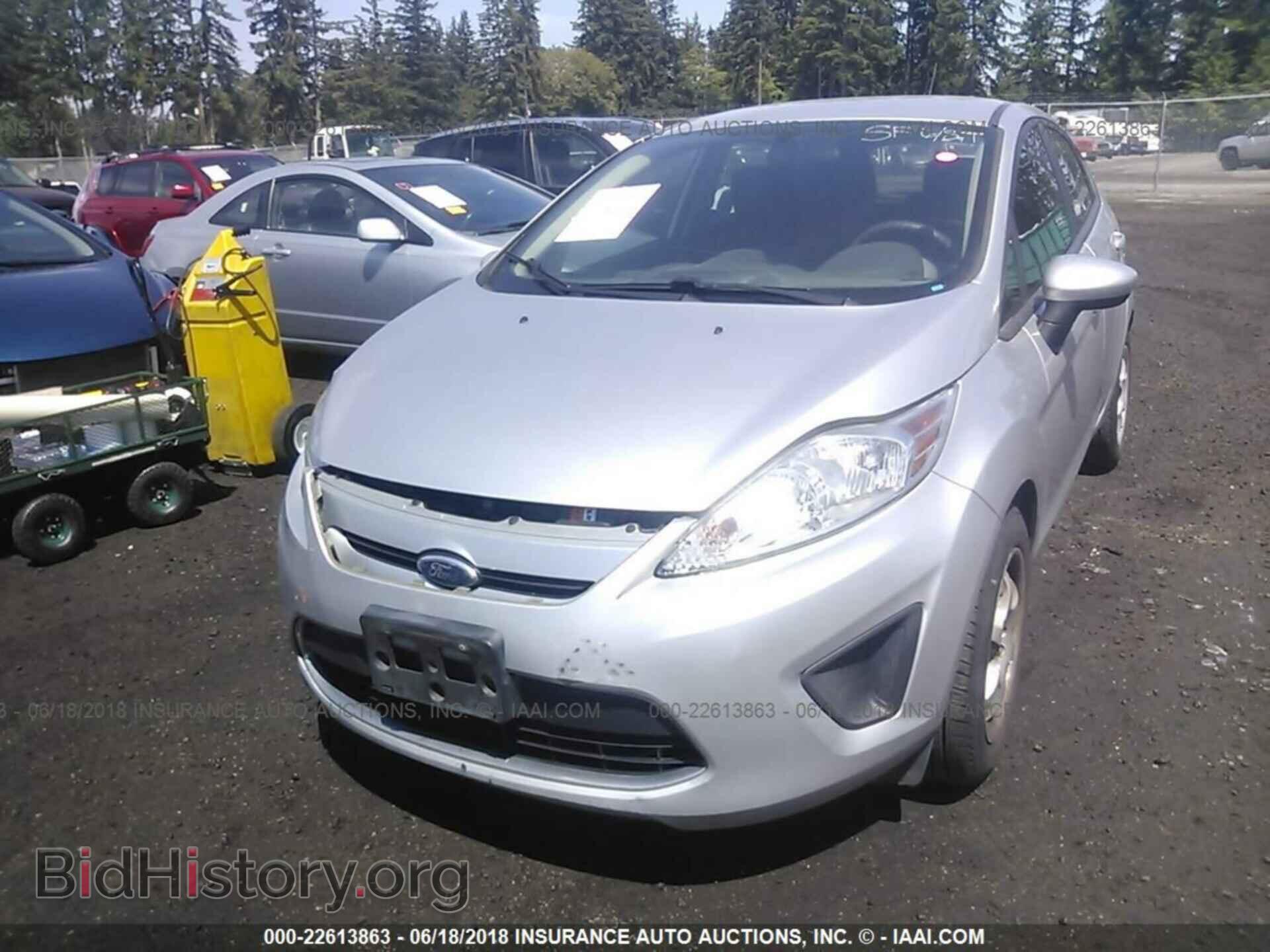 2011 Ford Fiesta - VIN: 3FADP4EJ8BM149218 - Фото 2