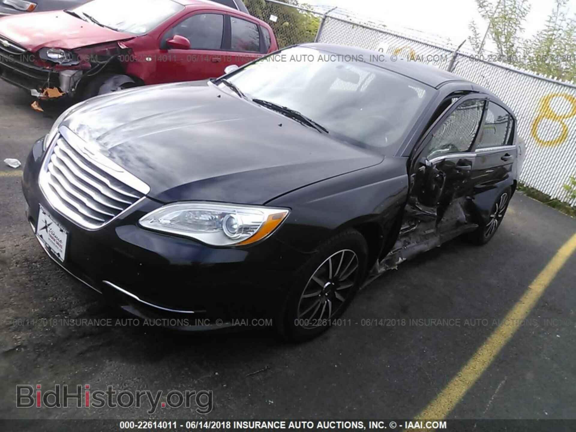 2013 Chrysler 200 - VIN: 1C3CCBAG8DN723619 - Photo 2