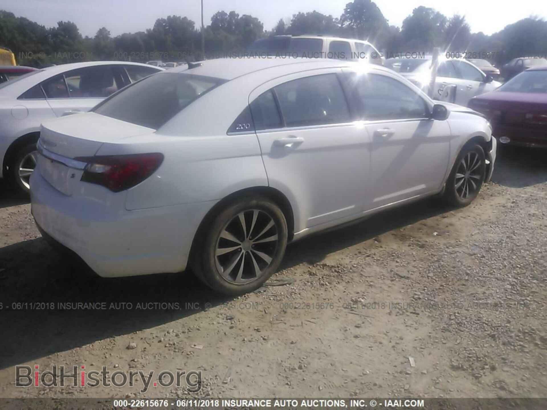 2013 Chrysler 200 - VIN: 1C3CCBBB6DN627832 - Photo 4