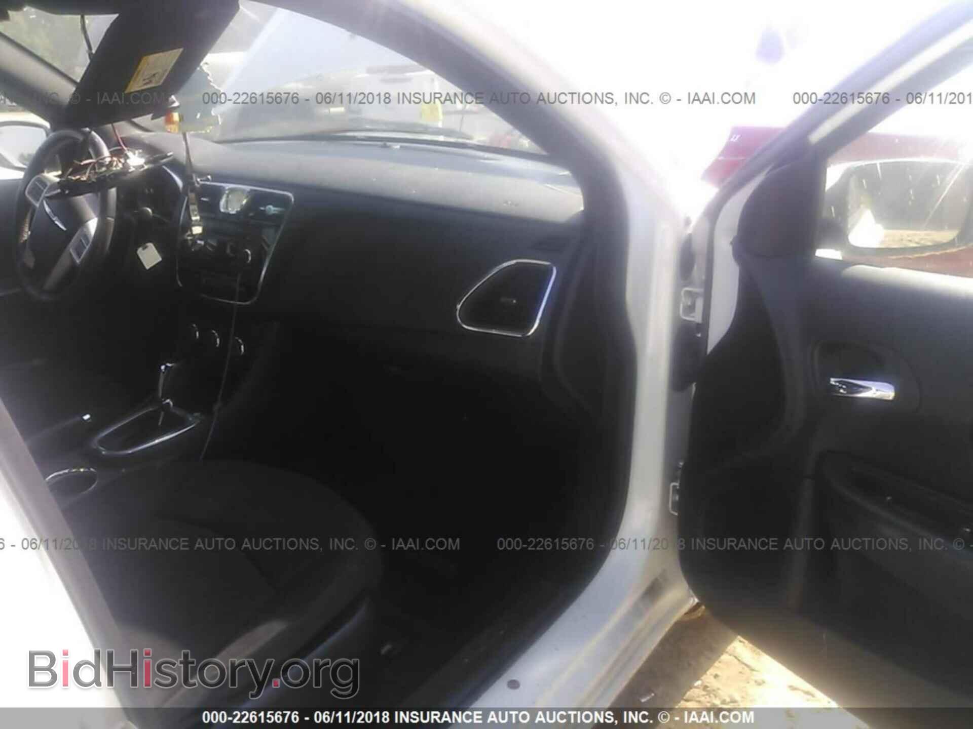 2013 Chrysler 200 - VIN: 1C3CCBBB6DN627832 - Photo 5