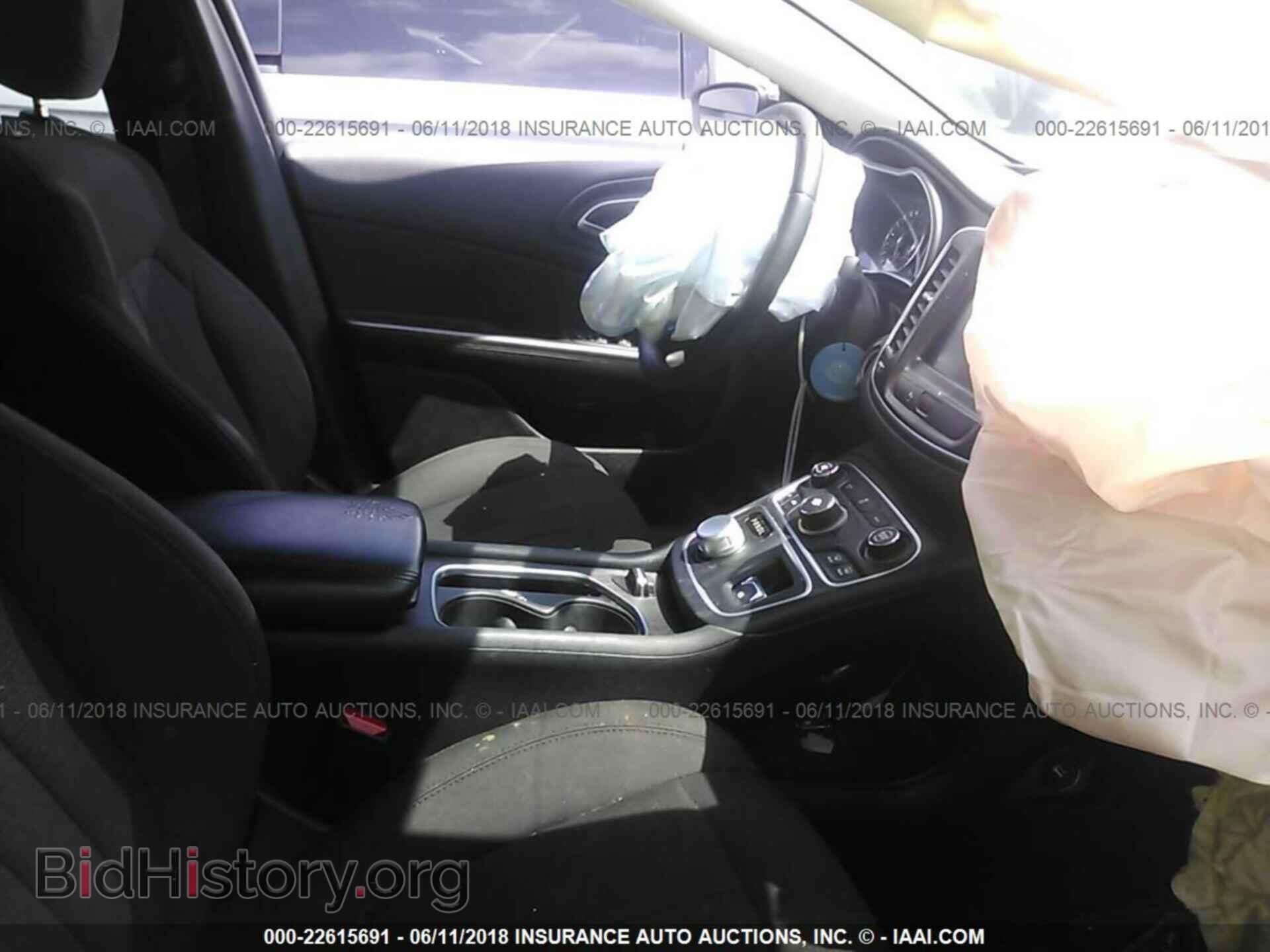 2015 Chrysler 200 - VIN: 1C3CCCAB1FN754451 - Photo 5