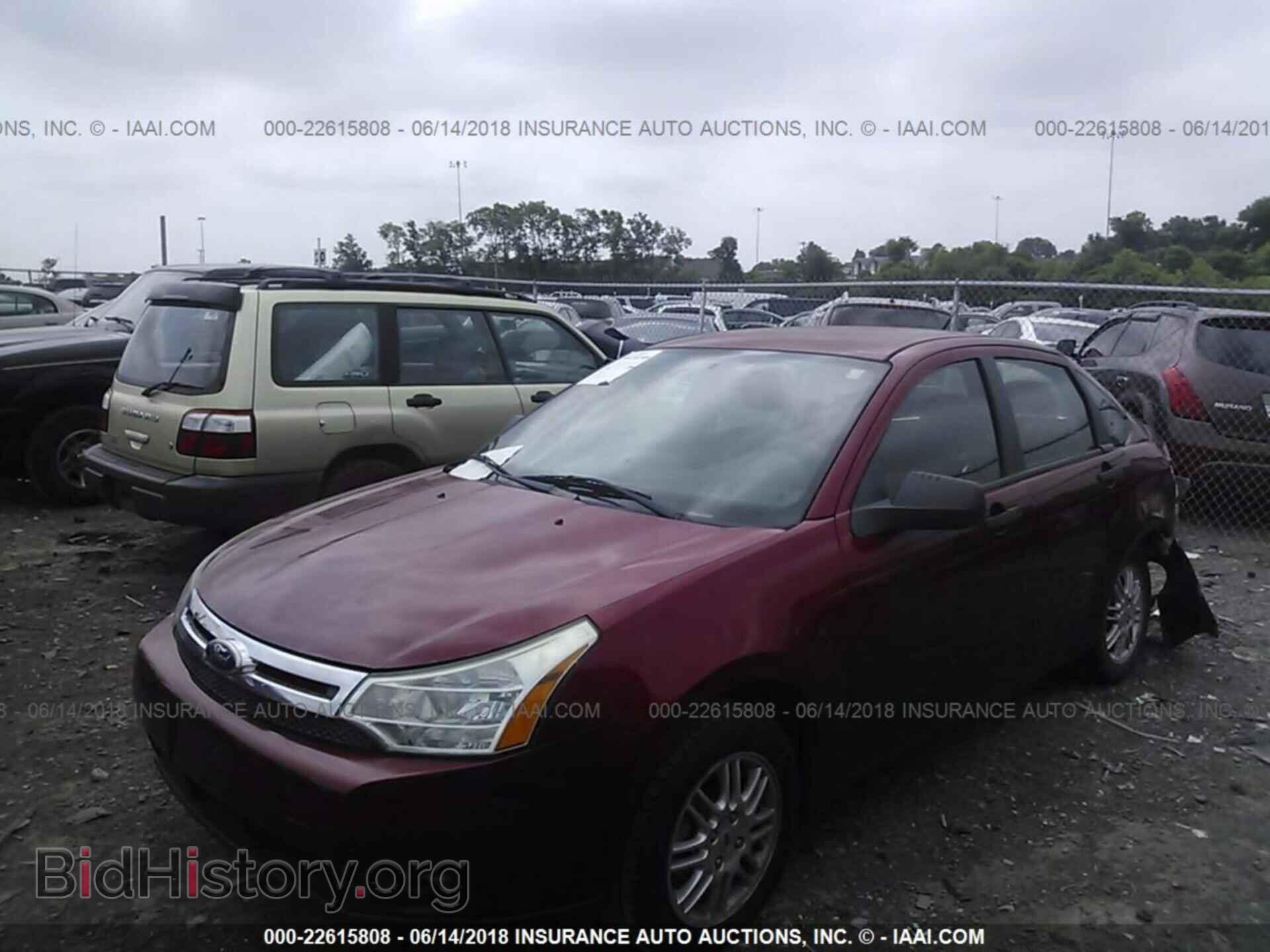 2011 Ford Focus - VIN: 1FAHP3FN6BW119910 - Фото 2