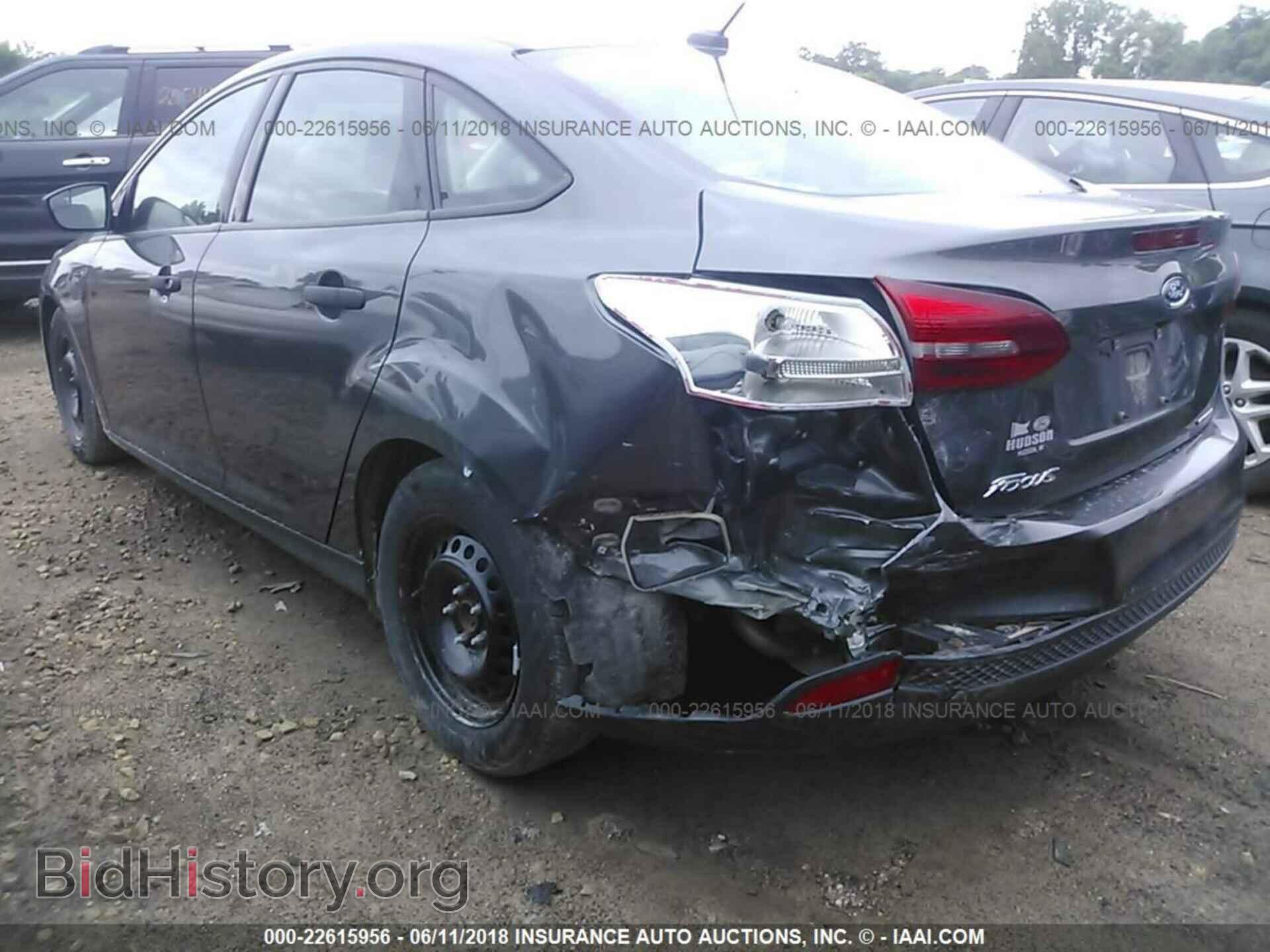 2016 Ford Focus - VIN: 1FADP3E26GL387676 - Photo 6