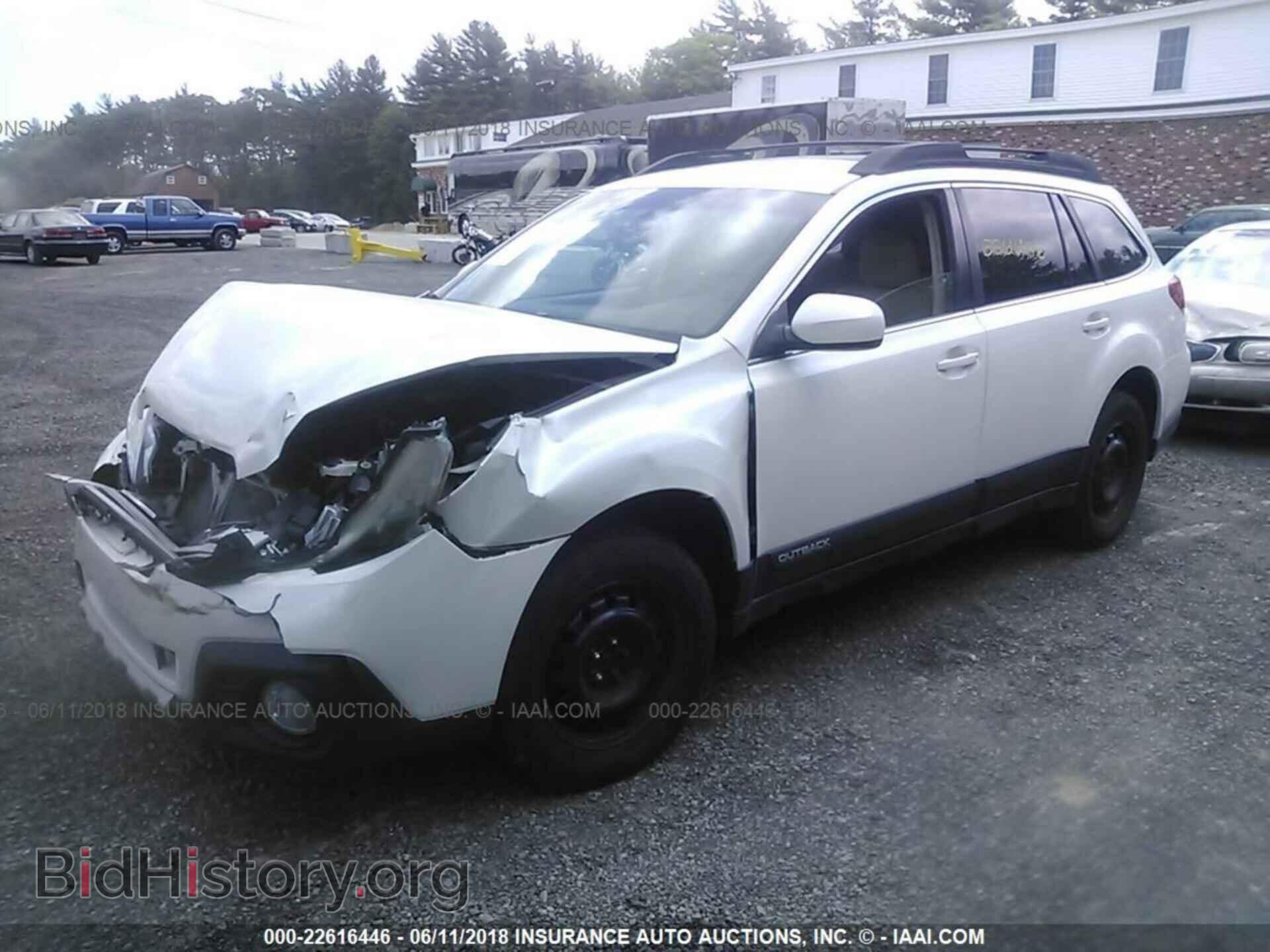 2014 Subaru Outback - VIN: 4S4BRBMC4E3217633 - Фото 2