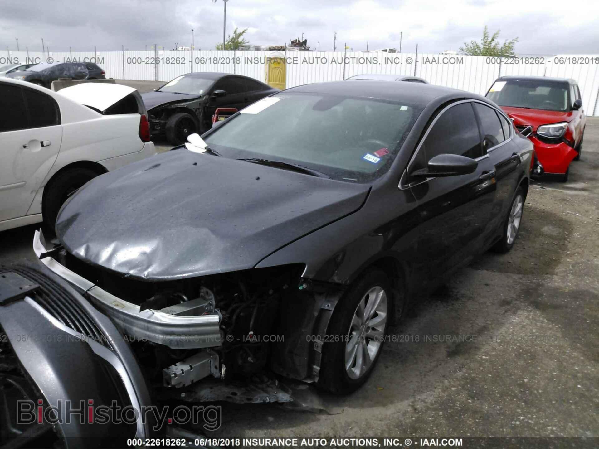 2015 Chrysler 200 - VIN: 1C3CCCABXFN706396 - Photo 2