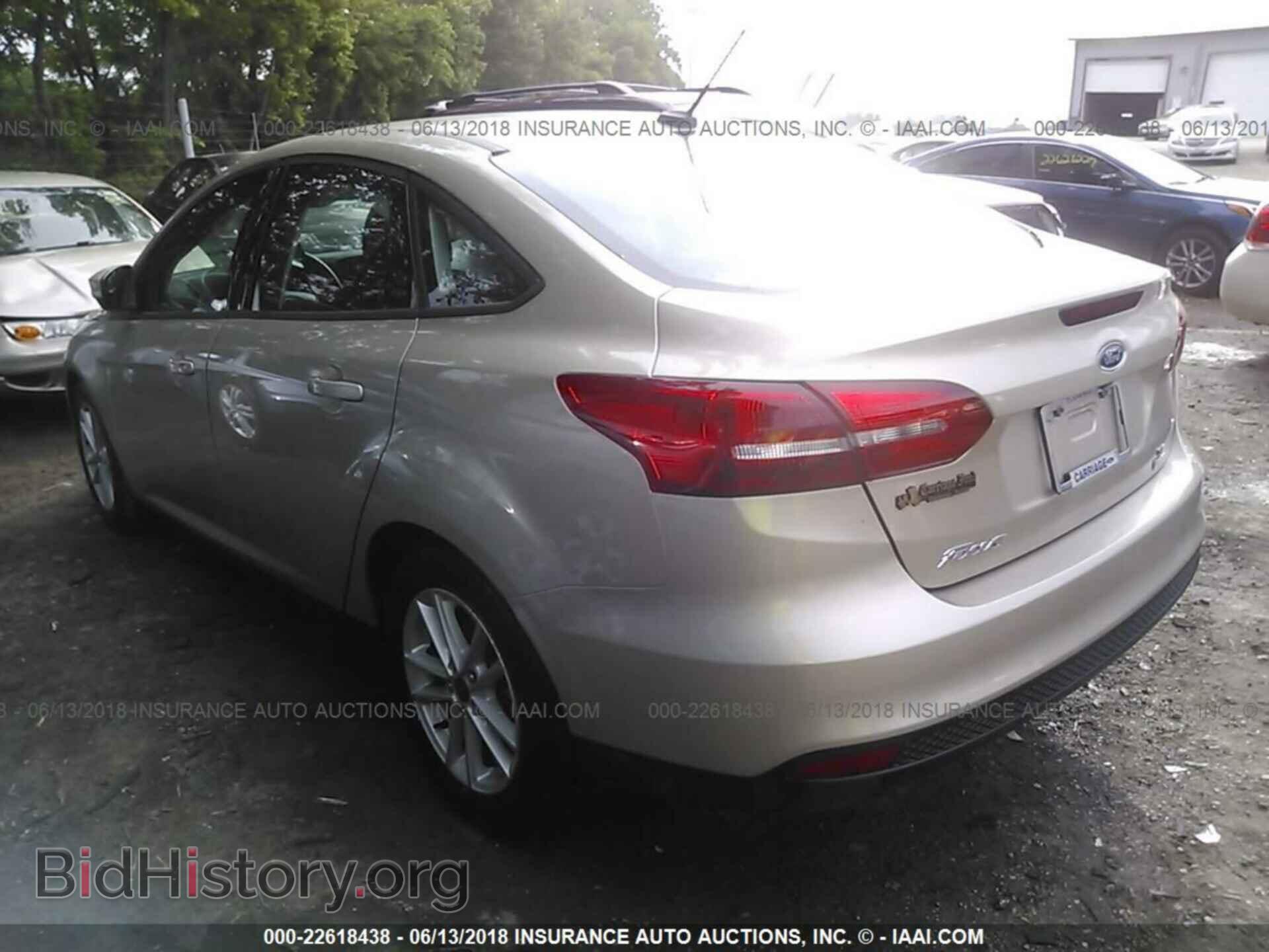 2018 Ford Focus - VIN: 1FADP3FE2JL203236 - Фото 3