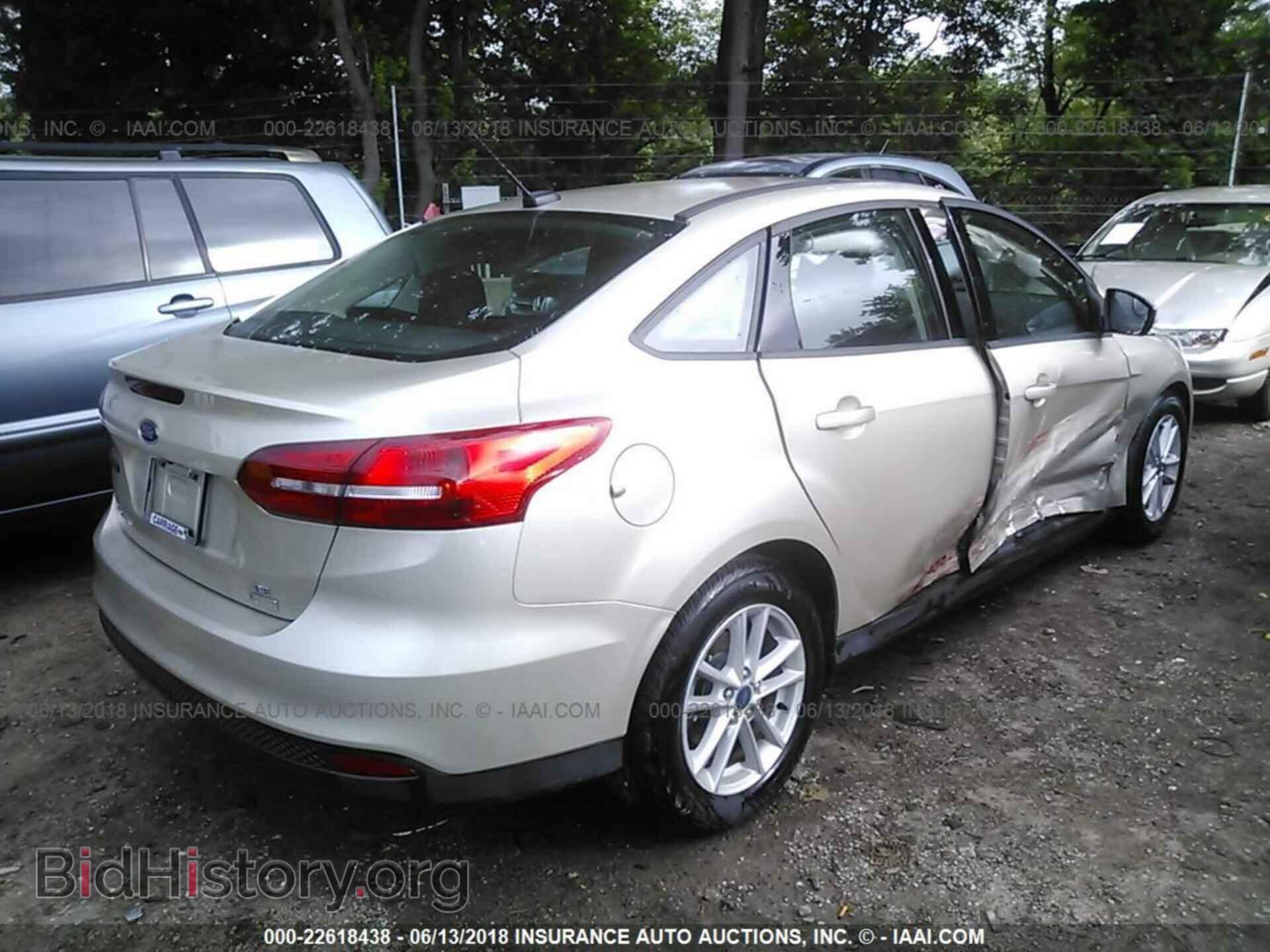2018 Ford Focus - VIN: 1FADP3FE2JL203236 - Фото 4