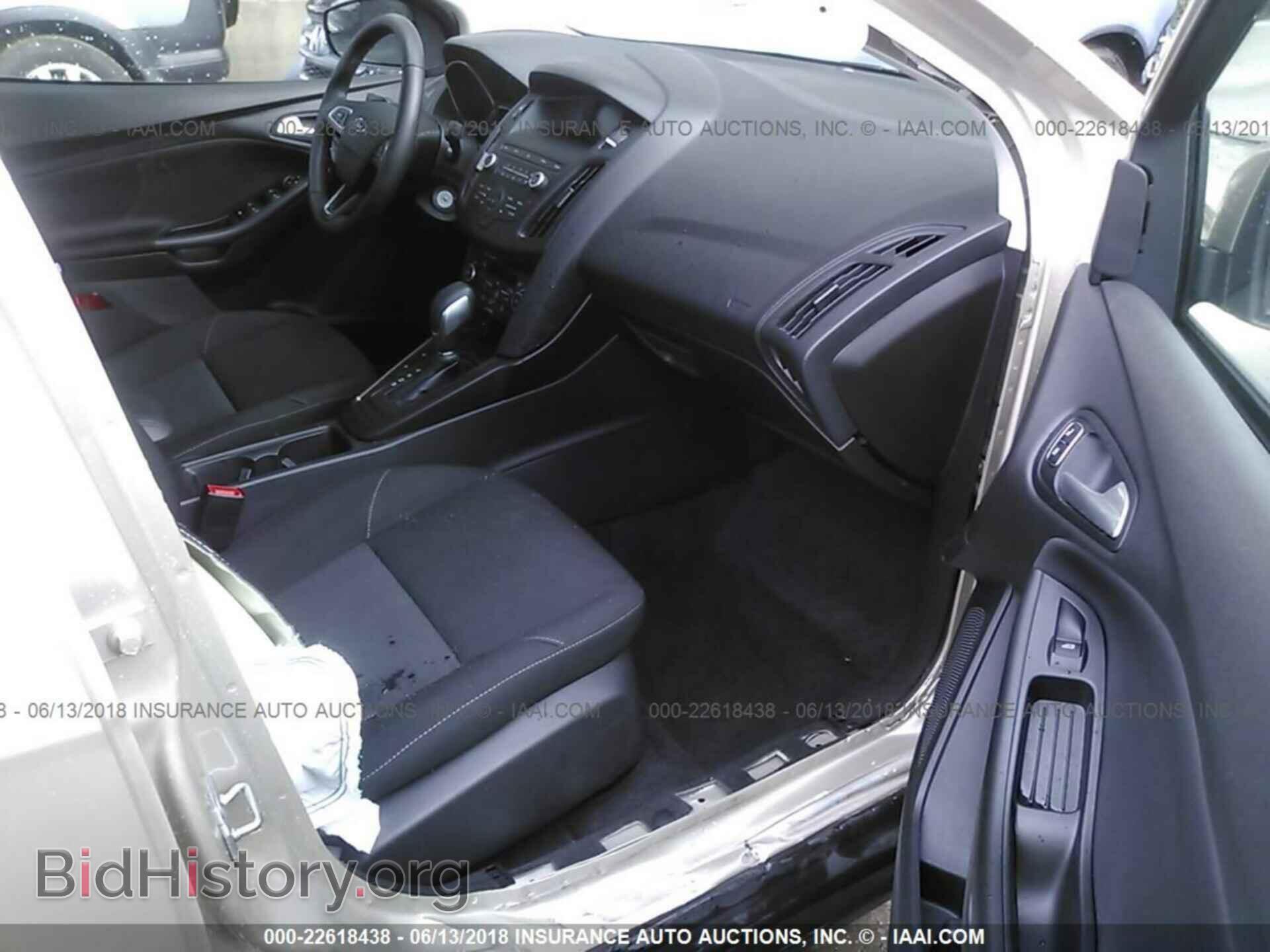 2018 Ford Focus - VIN: 1FADP3FE2JL203236 - Фото 5