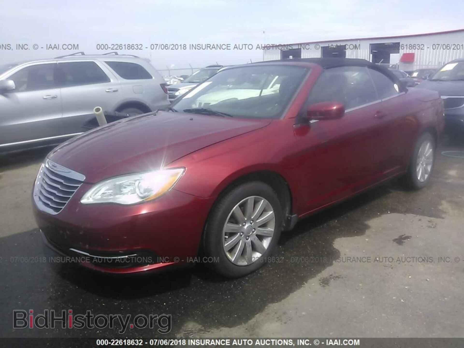 2013 Chrysler 200 - VIN: 1C3BCBEB8DN512074 - Фото 2