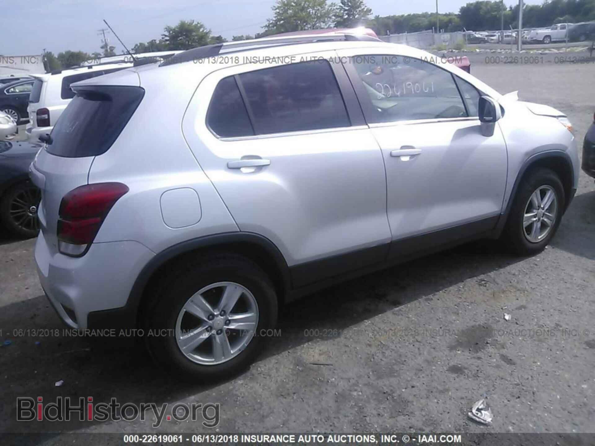 2017 Chevrolet Trax - VIN: 3GNCJLSB7HL181405 - Фото 4