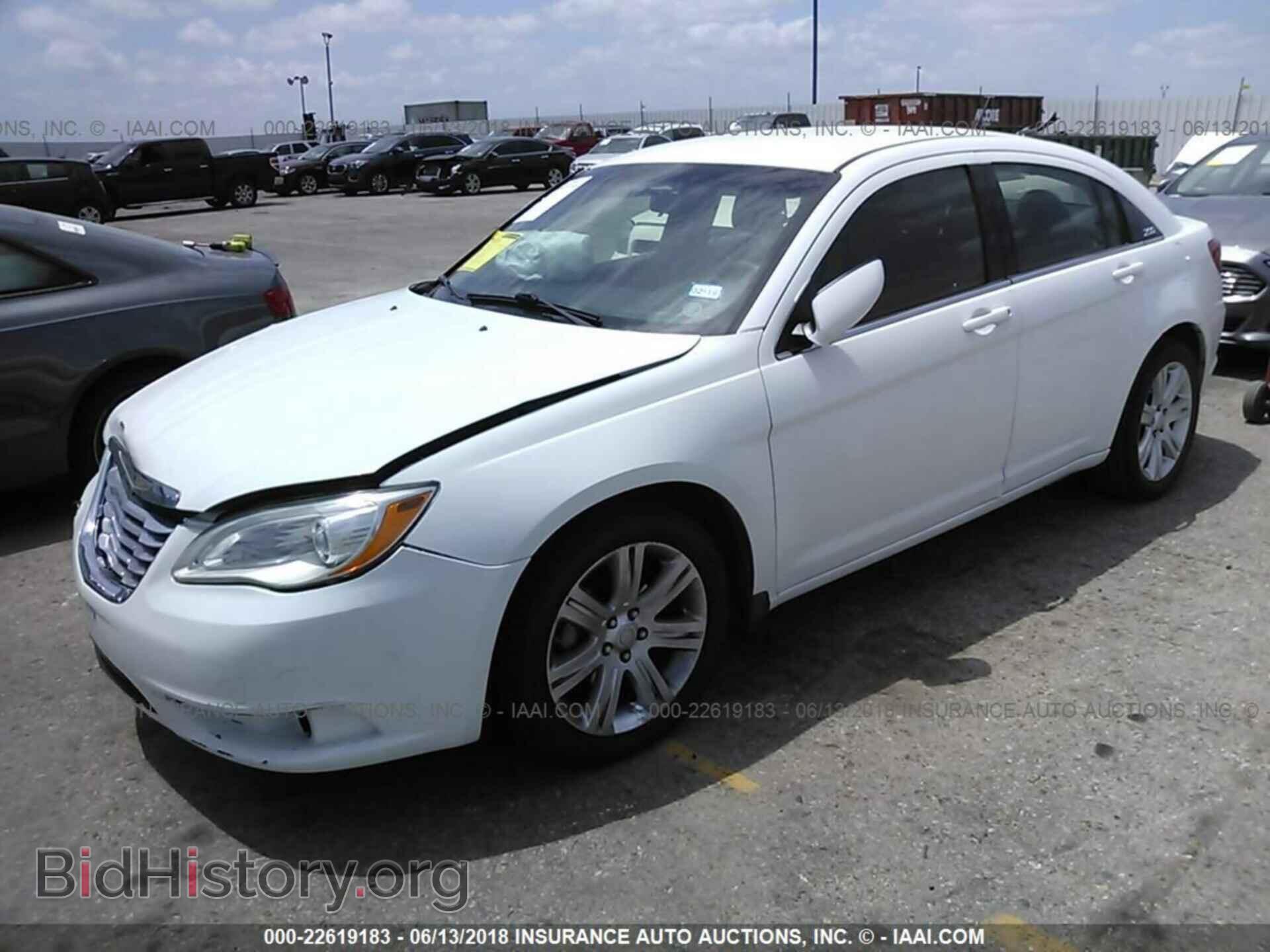 2013 Chrysler 200 - VIN: 1C3CCBABXDN648247 - Photo 2