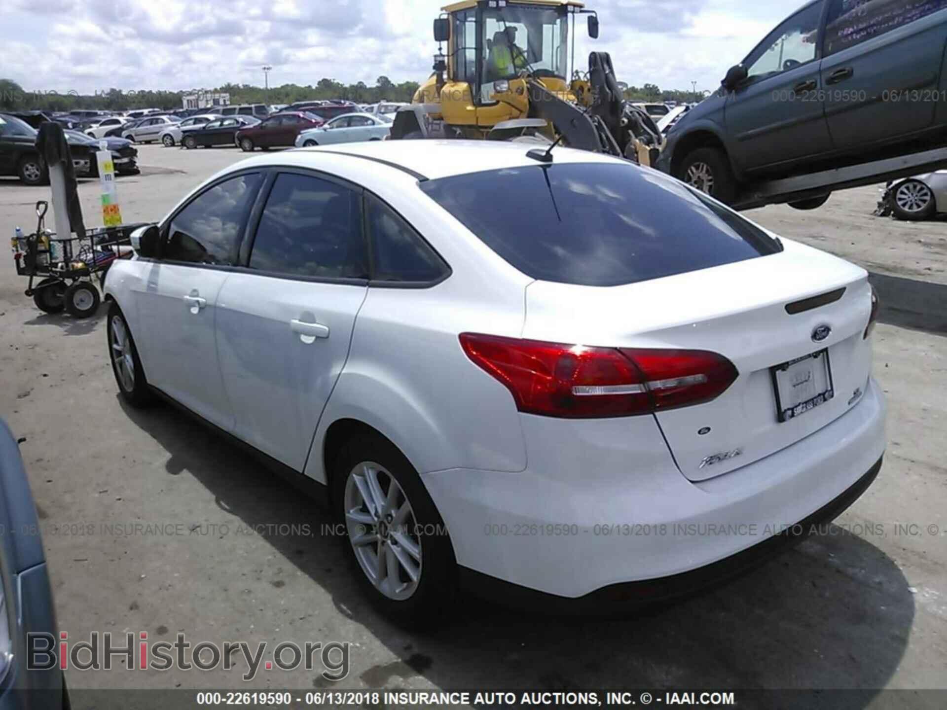 2016 Ford Focus - VIN: 1FADP3F24GL309086 - Photo 3
