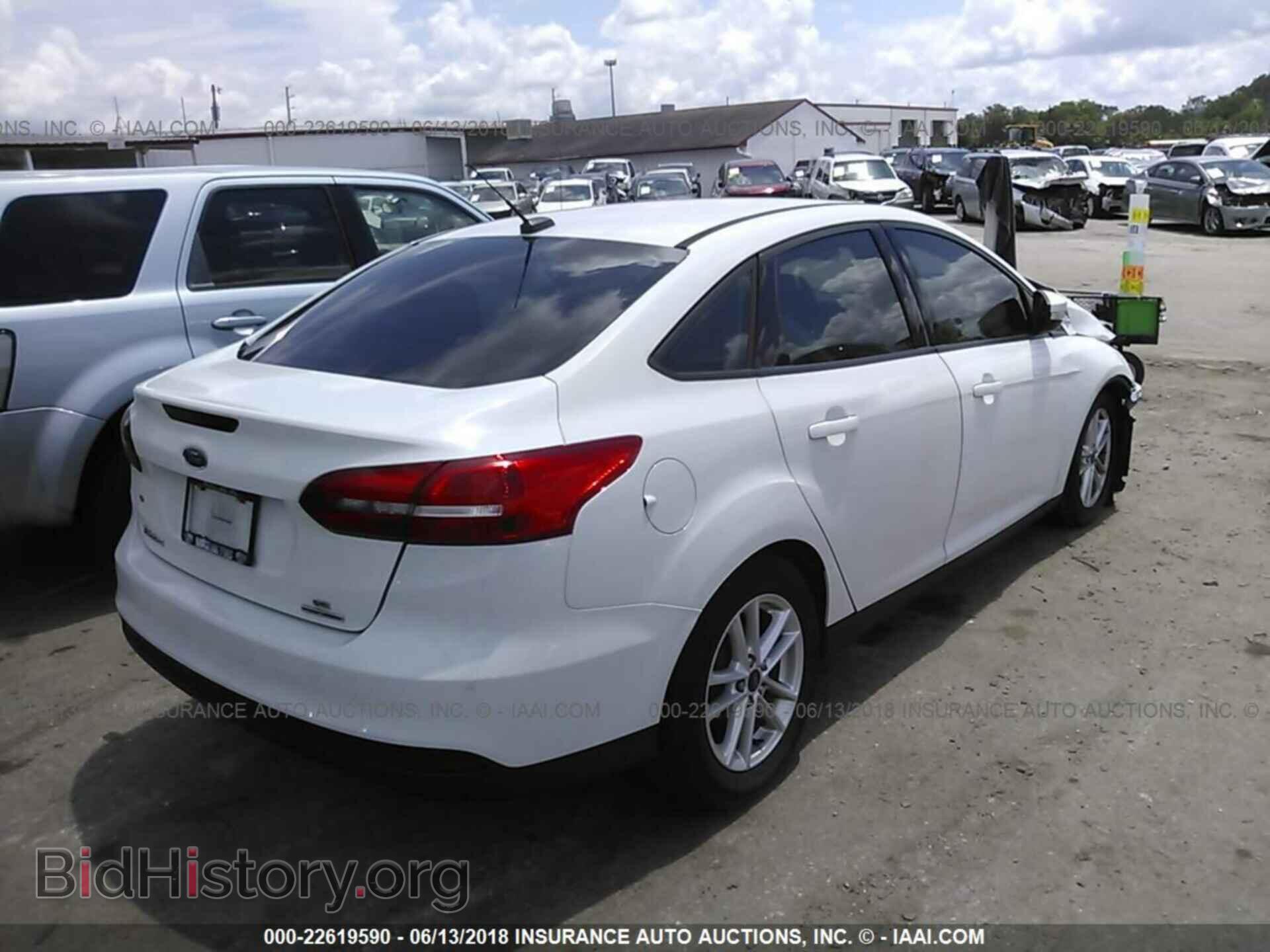 2016 Ford Focus - VIN: 1FADP3F24GL309086 - Photo 4