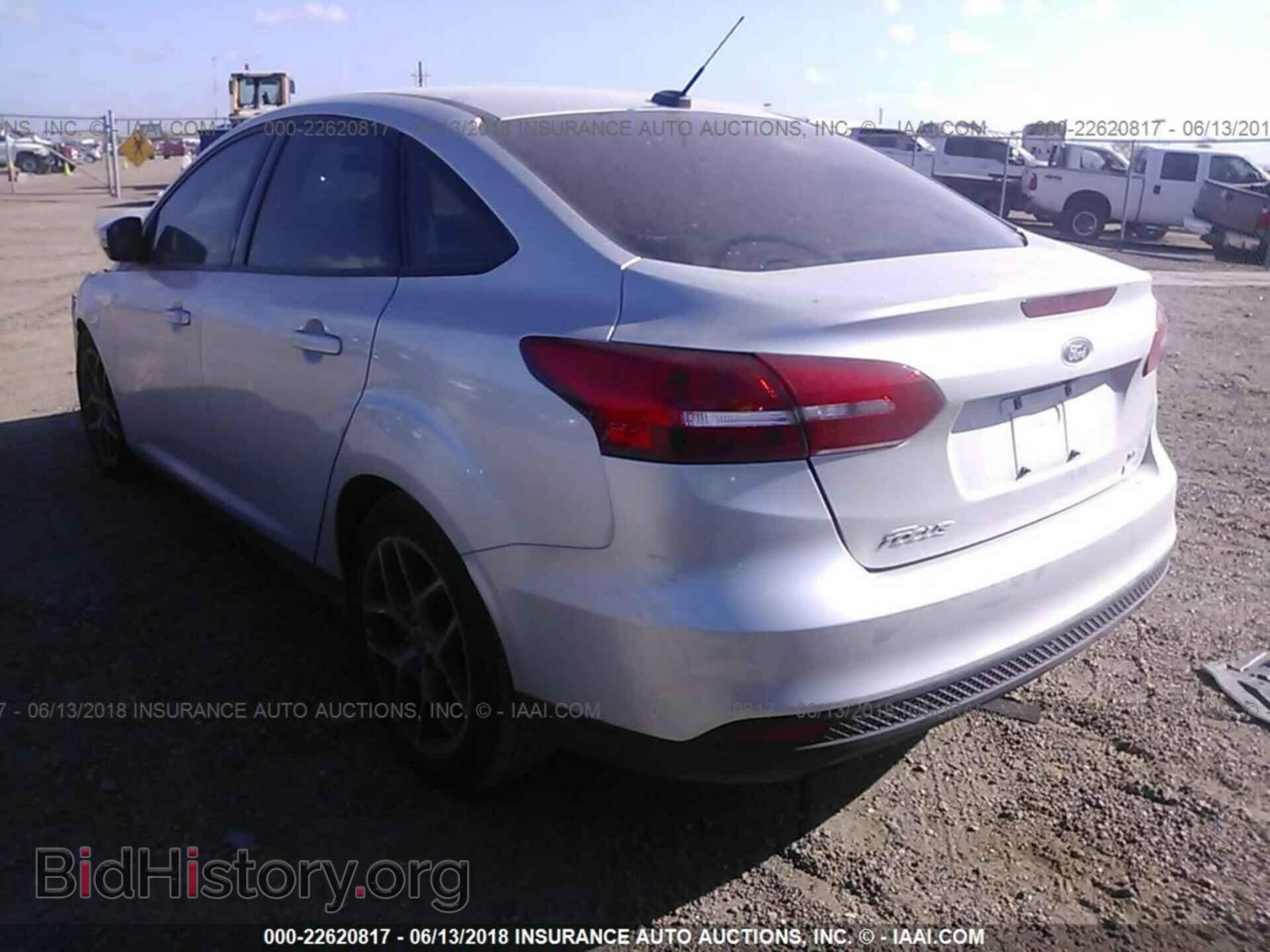 2017 Ford Focus - VIN: 1FADP3FE2HL270722 - Photo 3