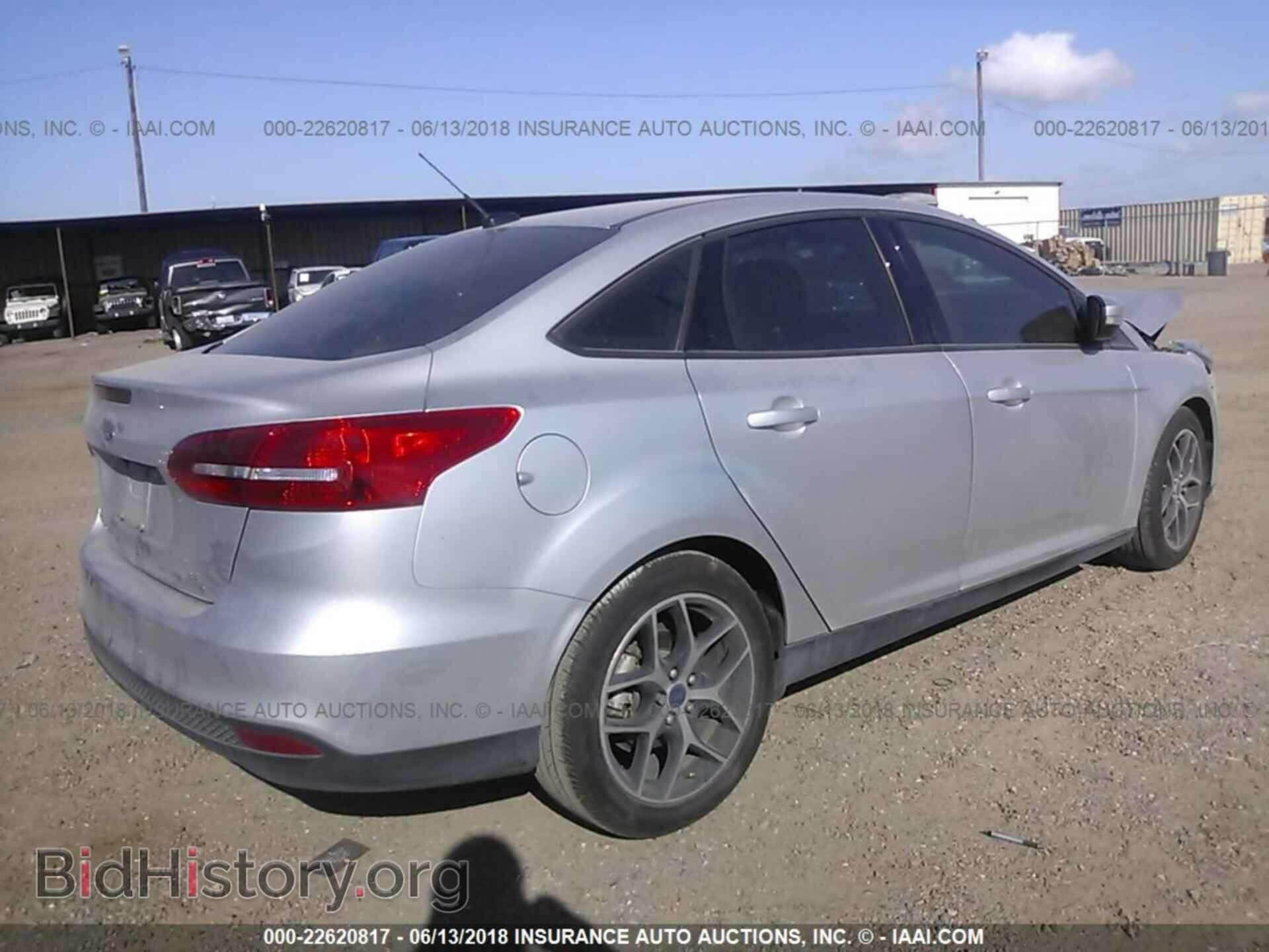 2017 Ford Focus - VIN: 1FADP3FE2HL270722 - Photo 4