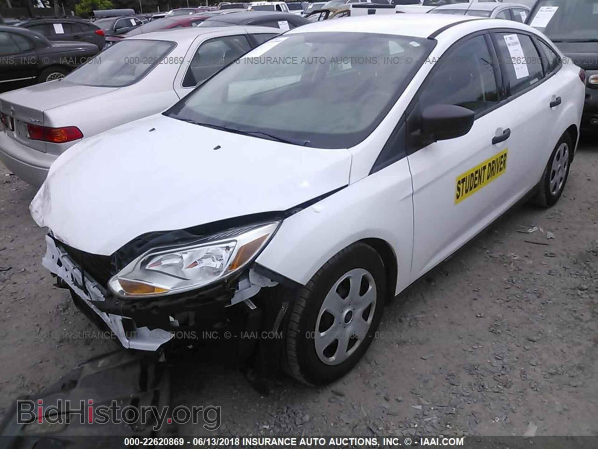 2014 Ford Focus - VIN: 1FADP3E22EL295820 - Фото 2