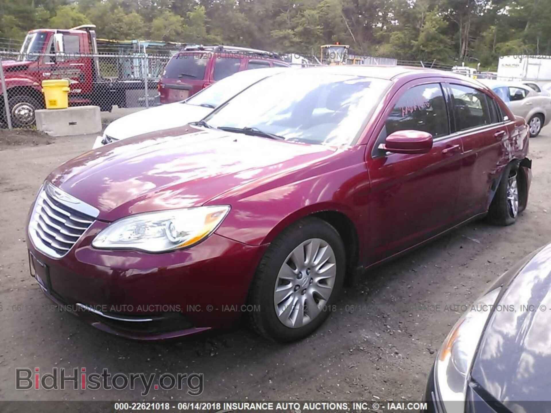 2014 Chrysler 200 - VIN: 1C3CCBAB2EN122941 - Photo 2