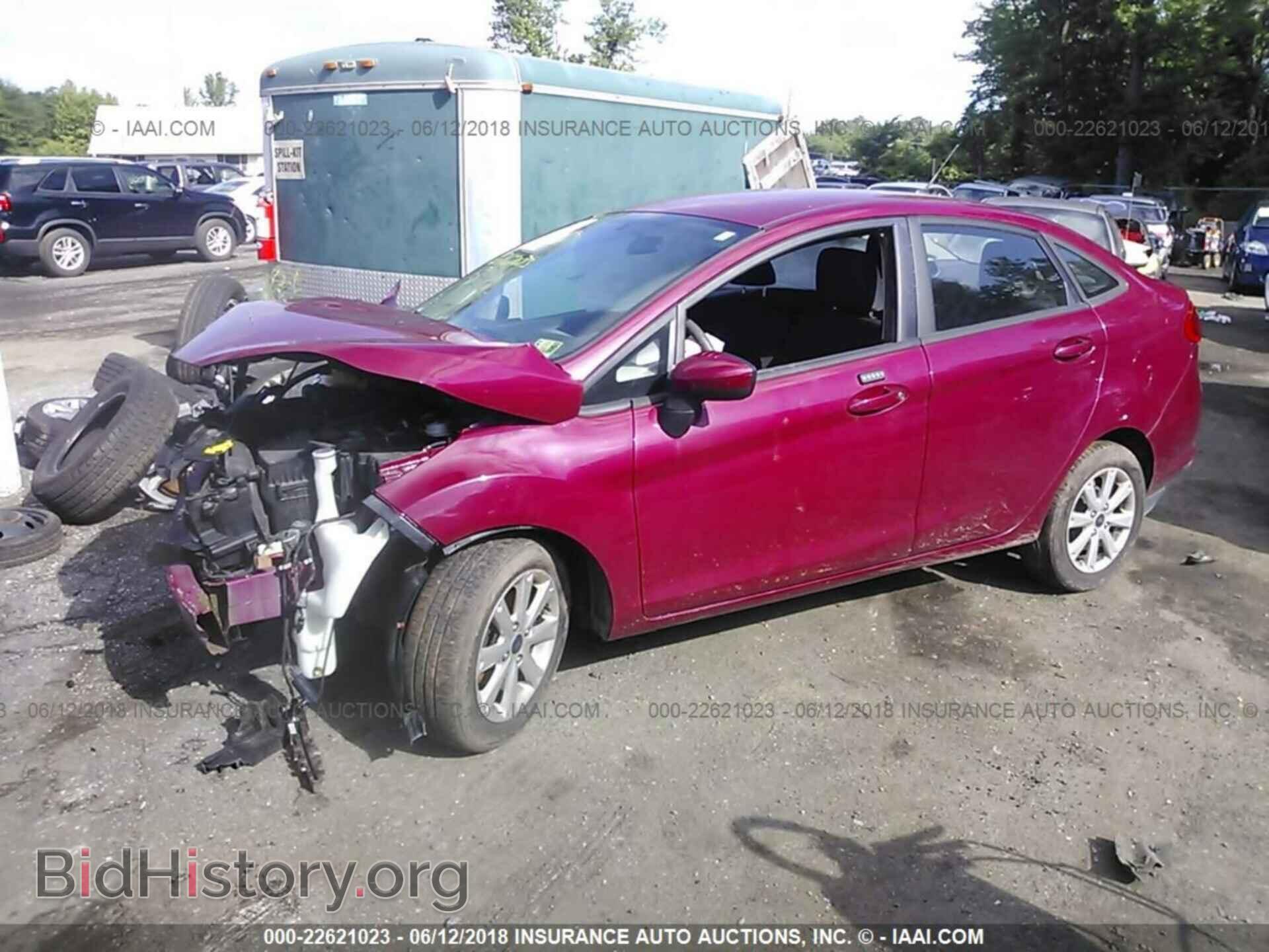 2011 Ford Fiesta - VIN: 3FADP4BJ1BM151140 - Фото 2