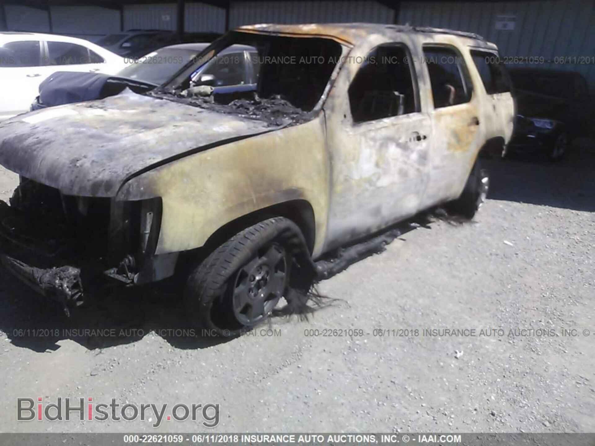 2012 Chevrolet Tahoe - VIN: 1GNSCBE03CR134769 - Фото 2