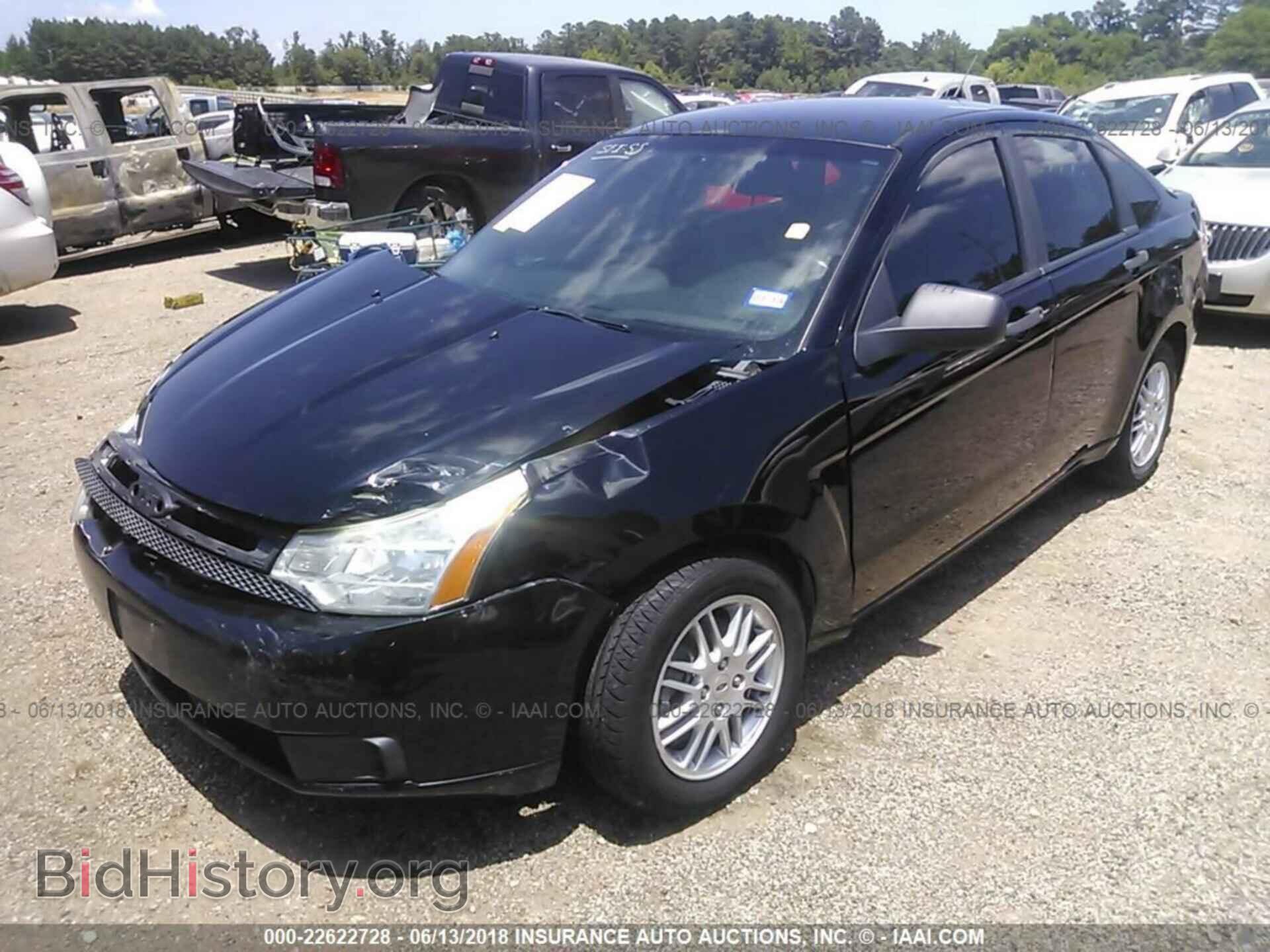 2011 Ford Focus - VIN: 1FAHP3FN9BW202070 - Photo 2