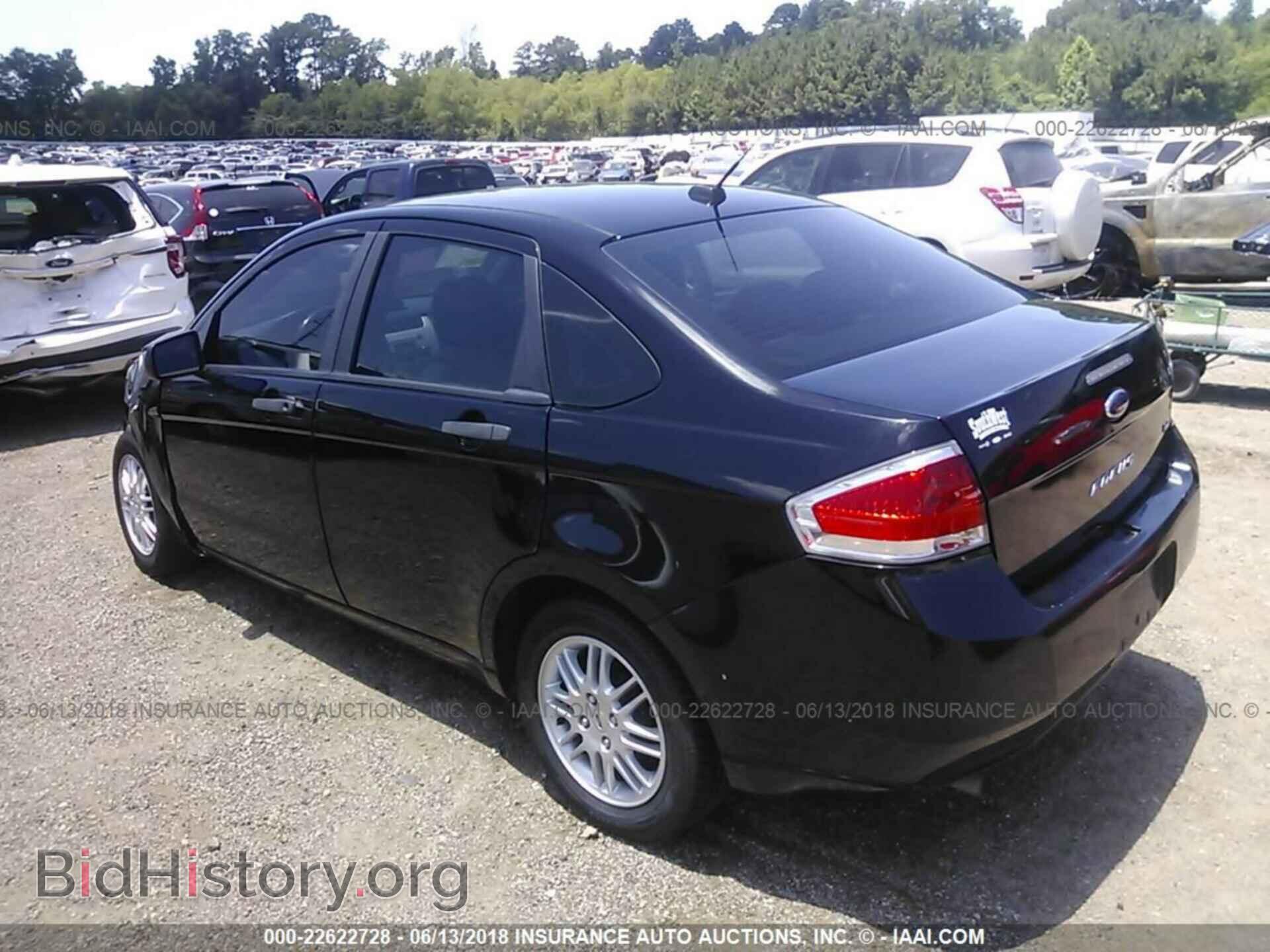 2011 Ford Focus - VIN: 1FAHP3FN9BW202070 - Photo 3
