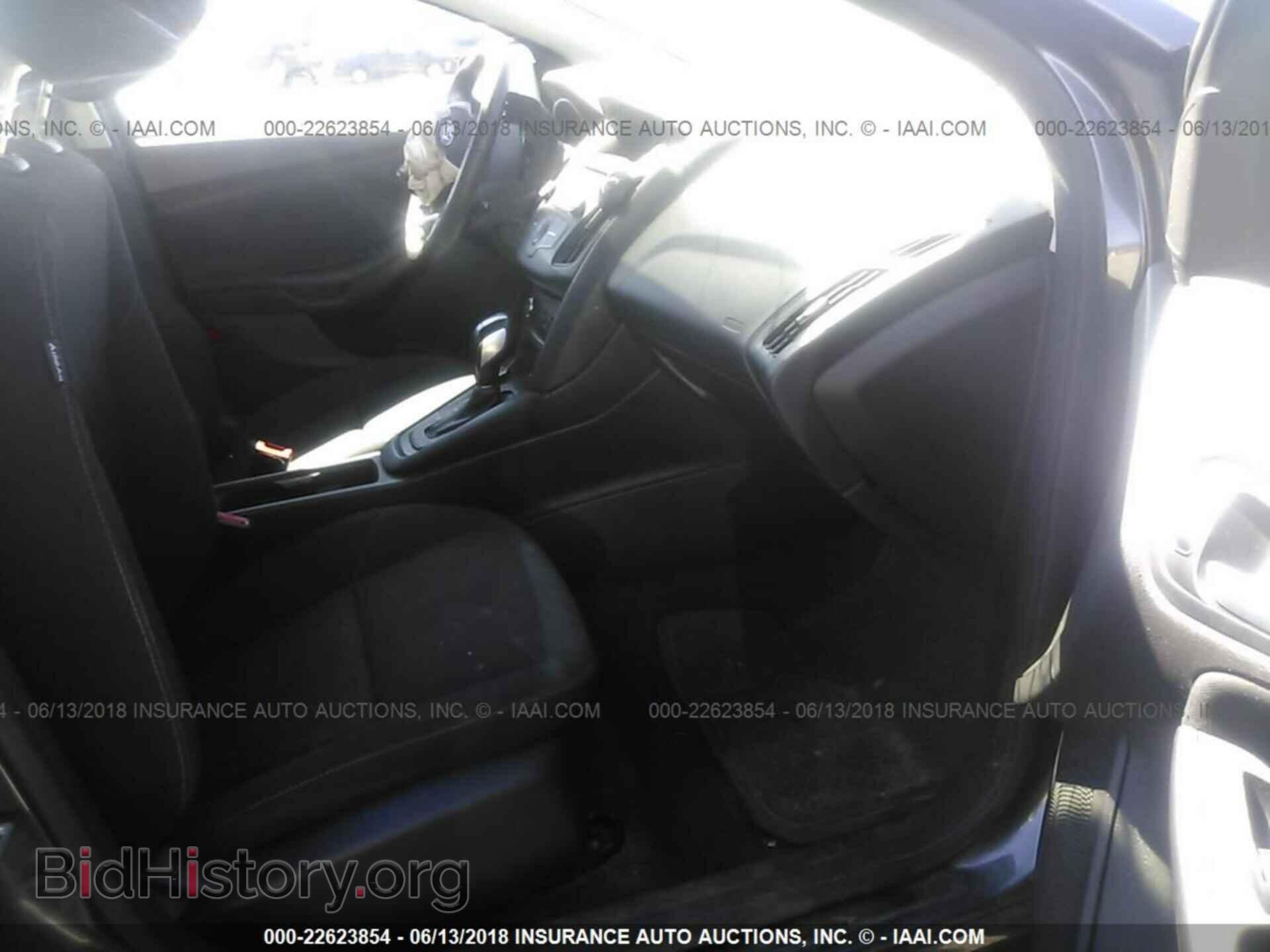 2016 Ford Focus - VIN: 1FADP3F20GL386263 - Photo 5