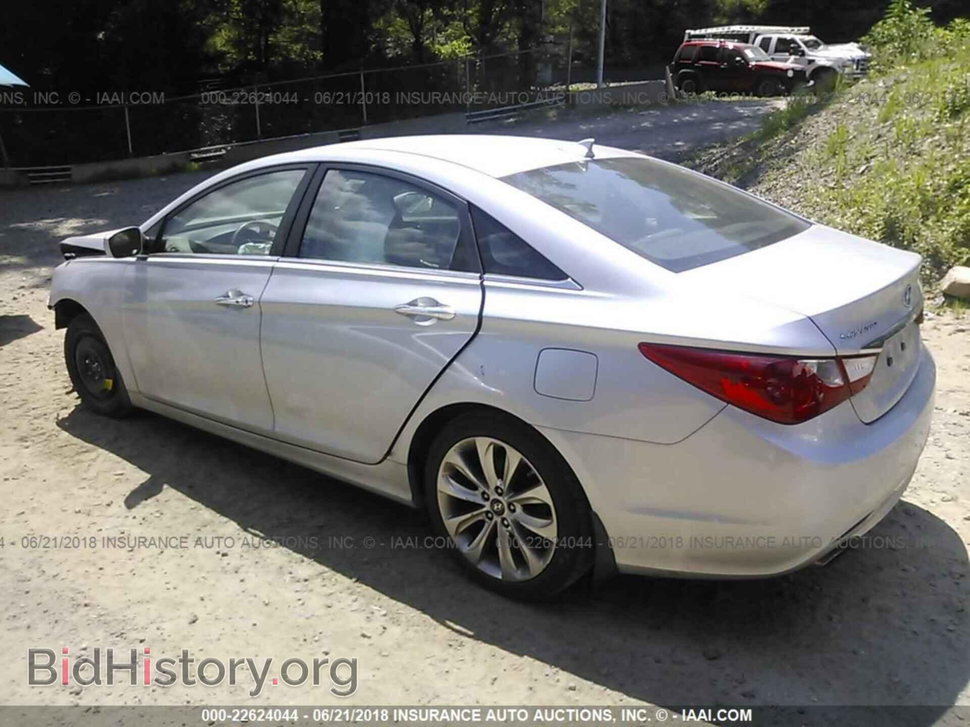 2012 Hyundai Sonata - VIN: 5NPEC4AB2CH414912 - Photo 3