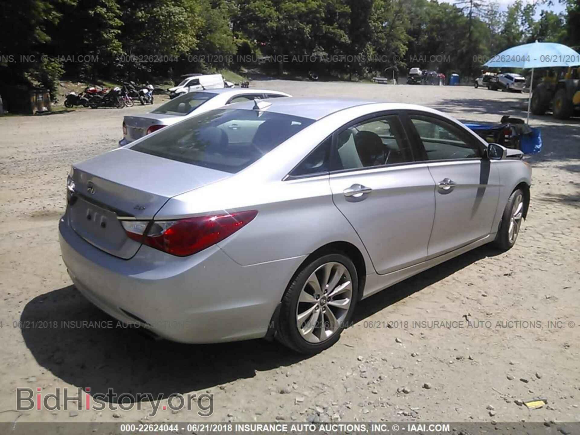 2012 Hyundai Sonata - VIN: 5NPEC4AB2CH414912 - Photo 4