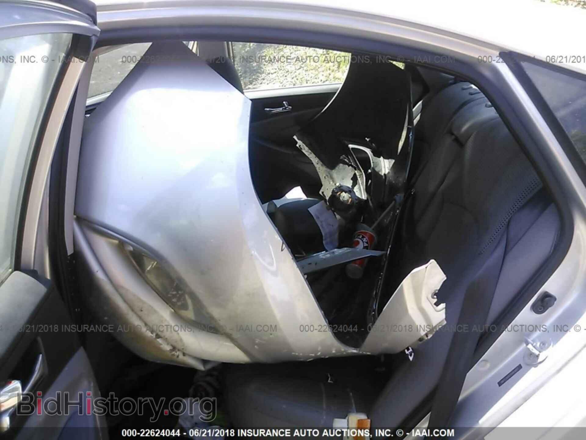 2012 Hyundai Sonata - VIN: 5NPEC4AB2CH414912 - Photo 8