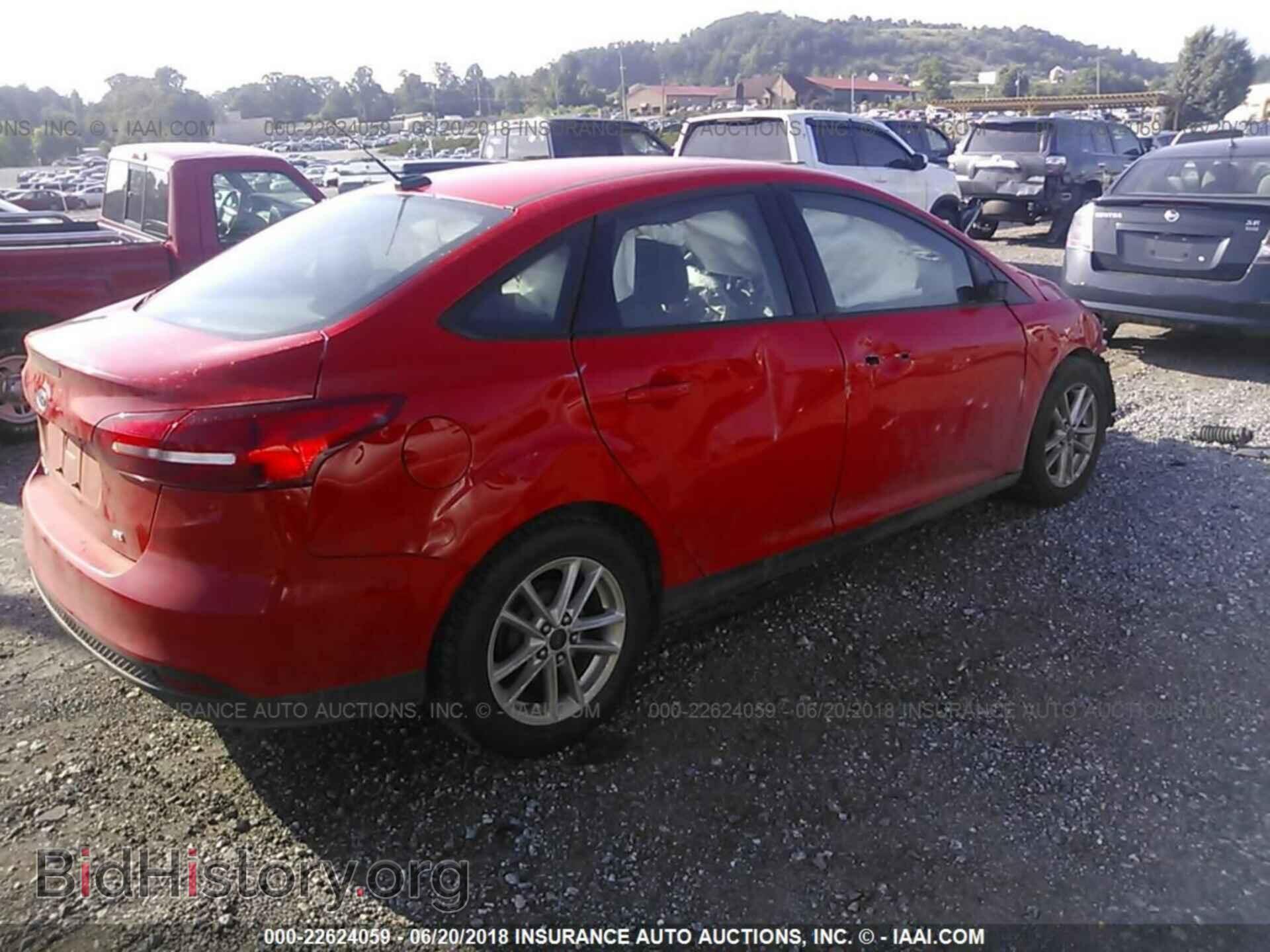 2016 Ford Focus - VIN: 1FADP3F20GL264650 - Photo 4