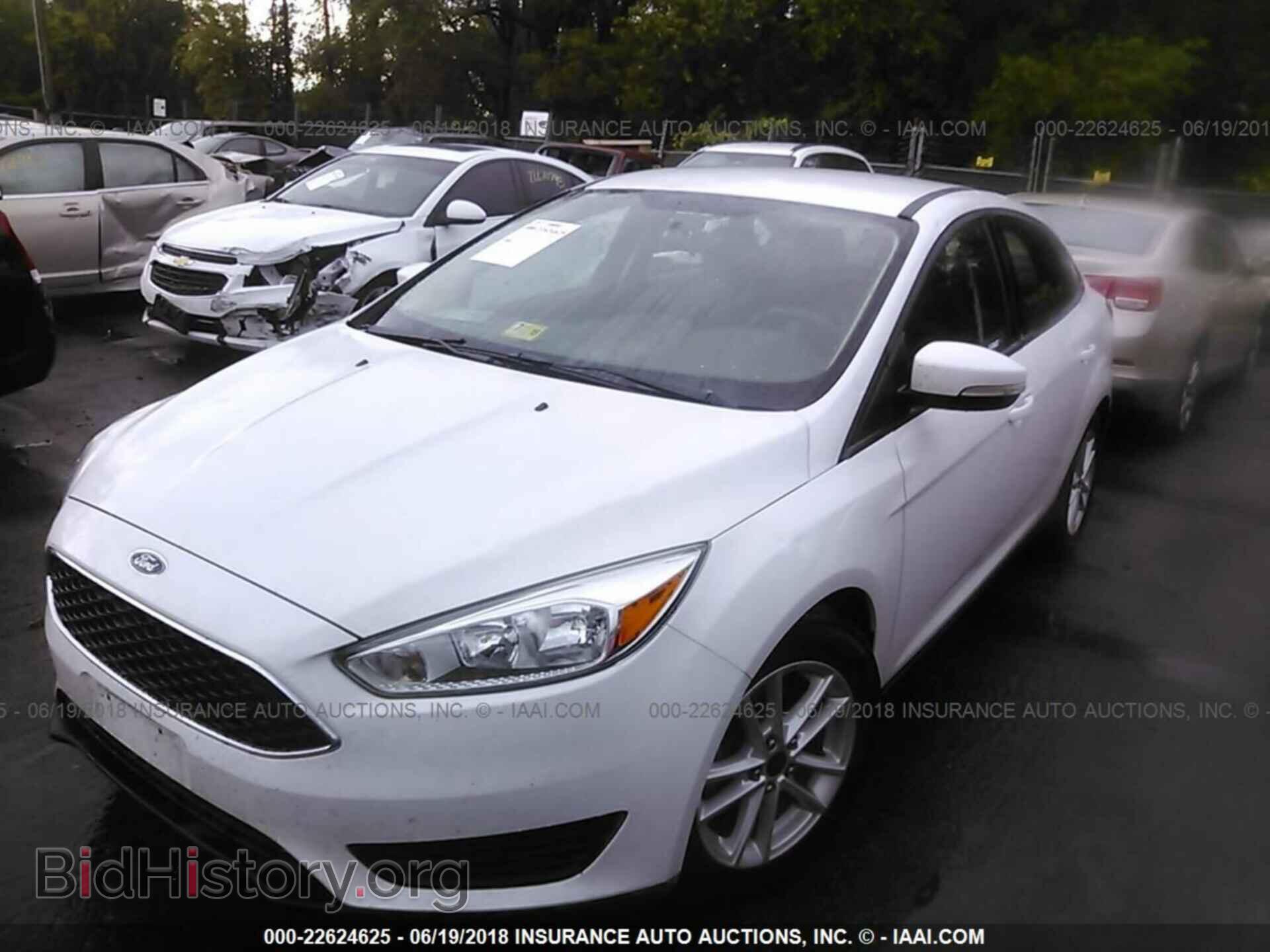 2015 Ford Focus - VIN: 1FADP3F27FL220174 - Фото 2