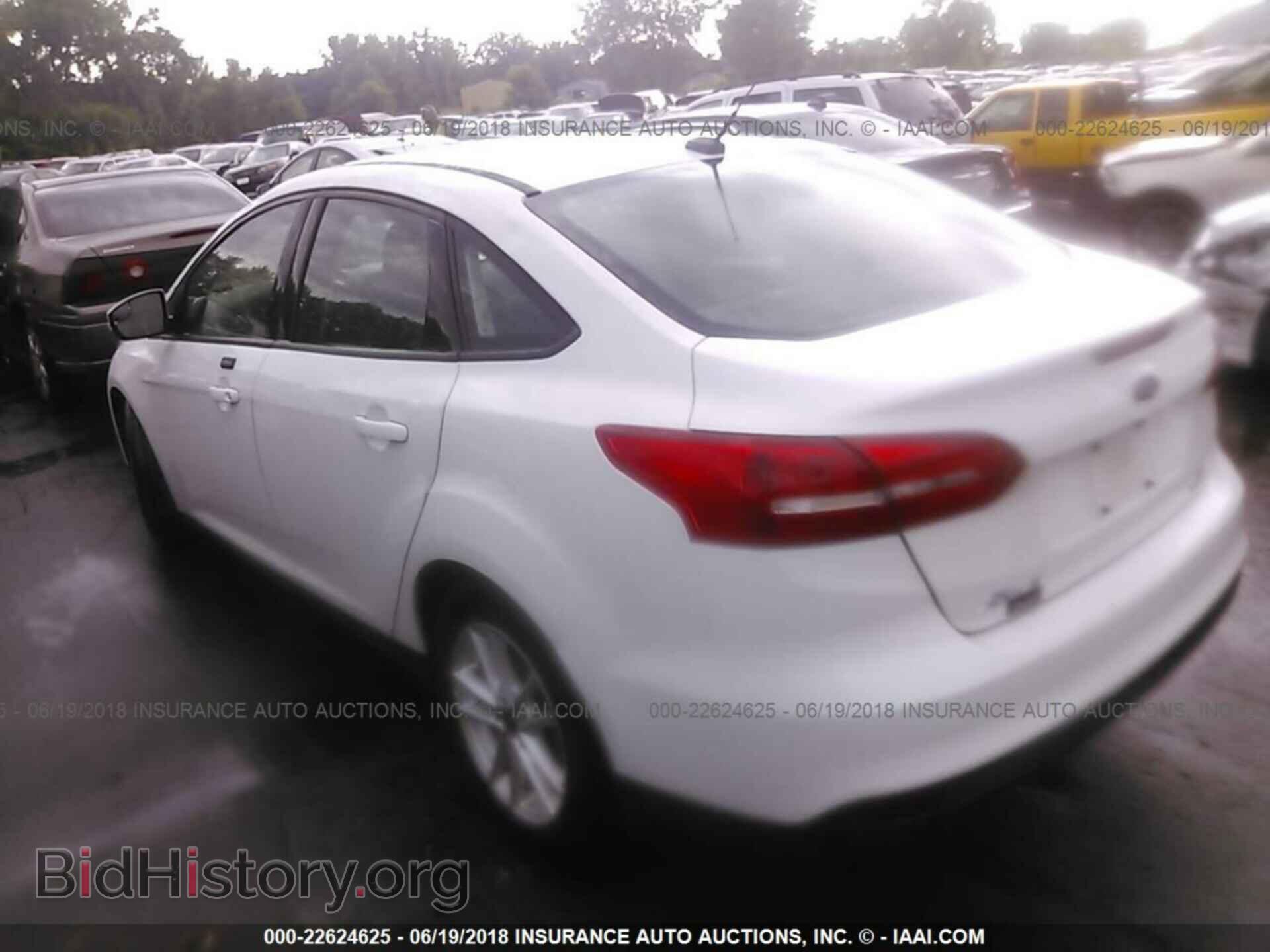 2015 Ford Focus - VIN: 1FADP3F27FL220174 - Фото 3
