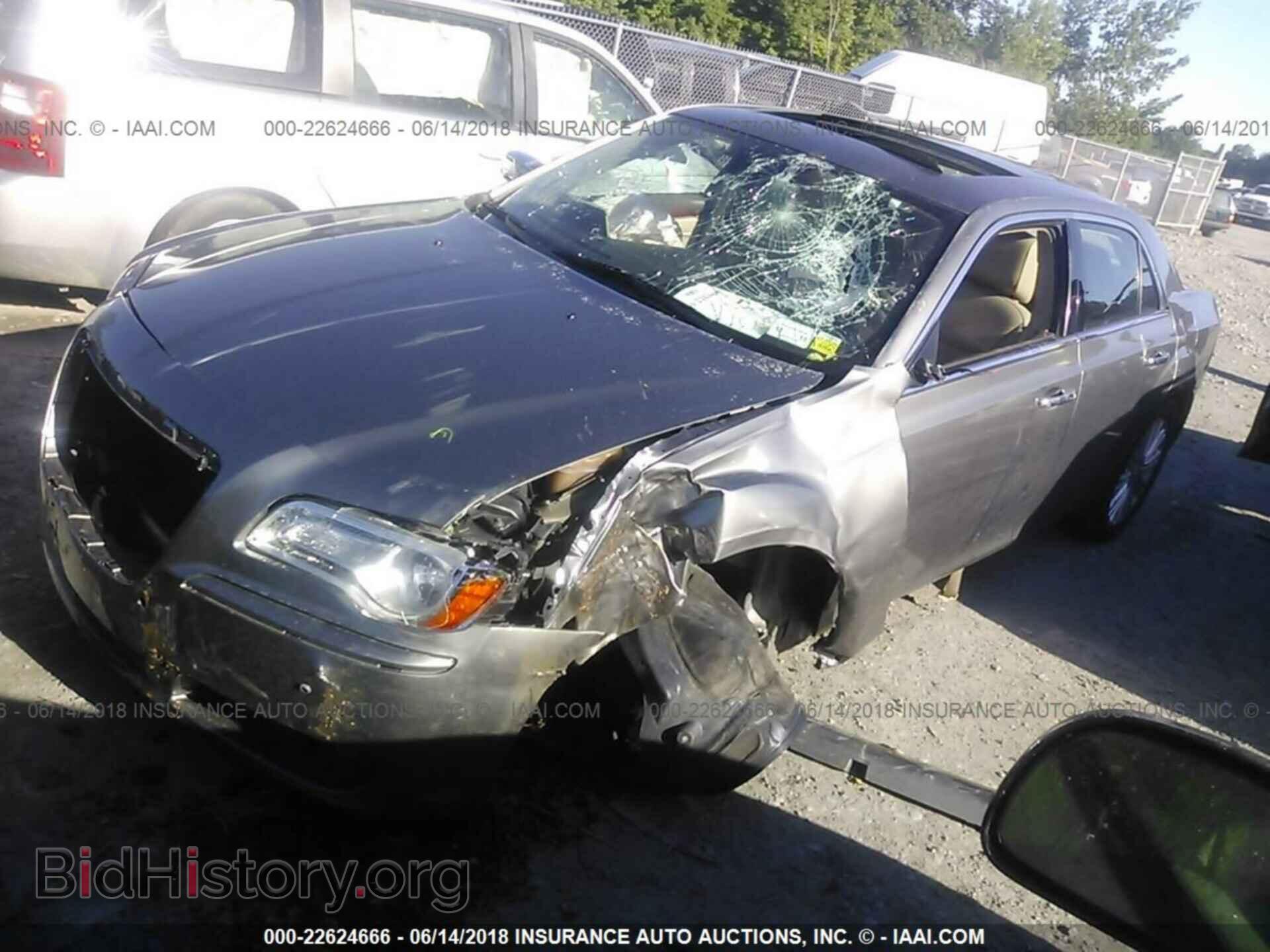 2011 Chrysler 300c - VIN: 2C3CK6CT8BH611901 - Фото 2