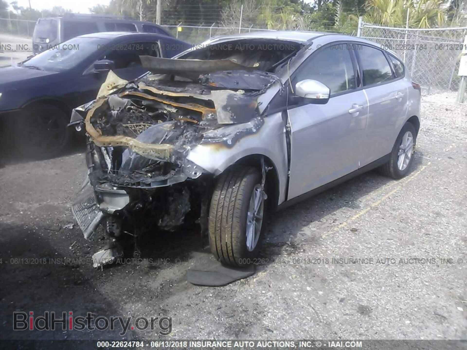 2017 Ford Focus - VIN: 1FADP3K22HL327500 - Photo 2