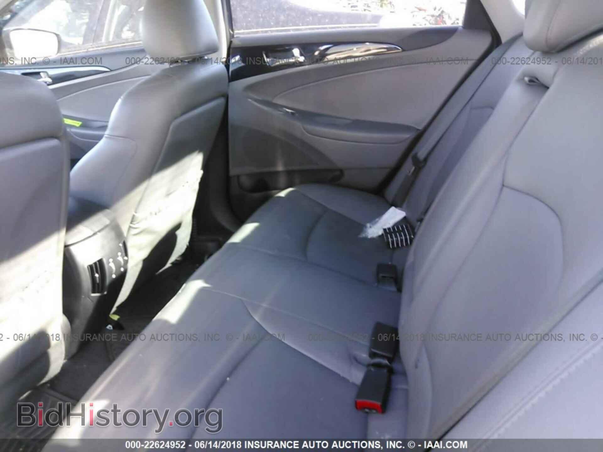 2012 Hyundai Sonata - VIN: 5NPEC4ACXCH446631 - Photo 8