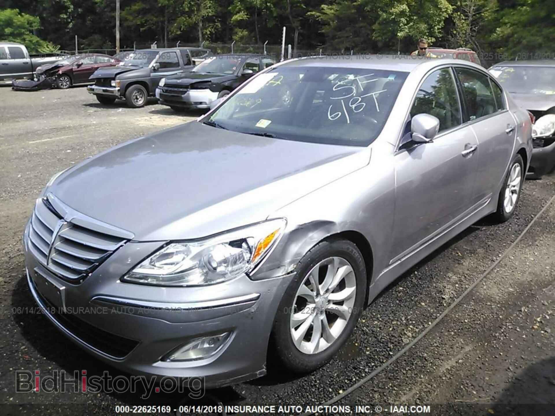 2012 Hyundai Genesis - VIN: KMHGC4DD9CU177553 - Фото 2