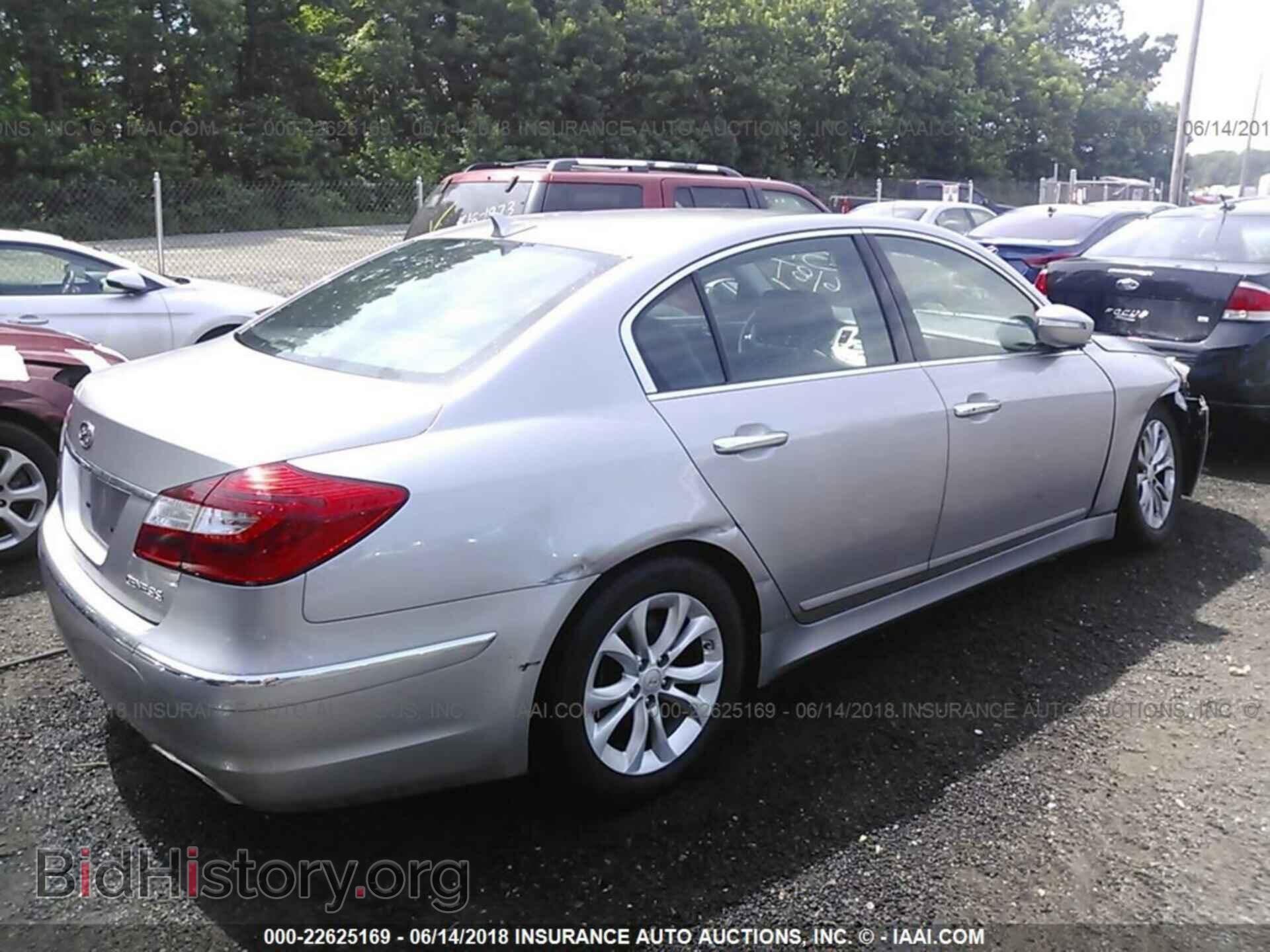 2012 Hyundai Genesis - VIN: KMHGC4DD9CU177553 - Фото 4