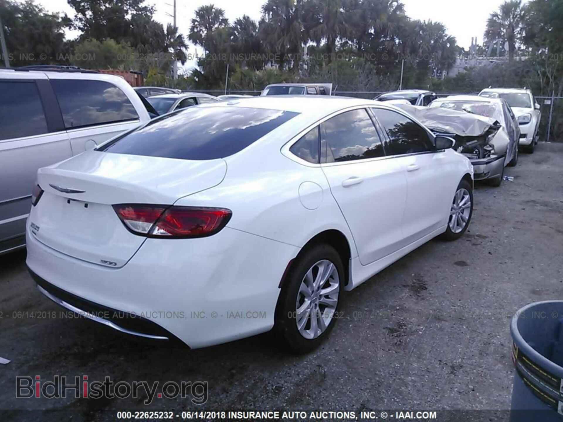 2015 Chrysler 200 - VIN: 1C3CCCABXFN666160 - Photo 4