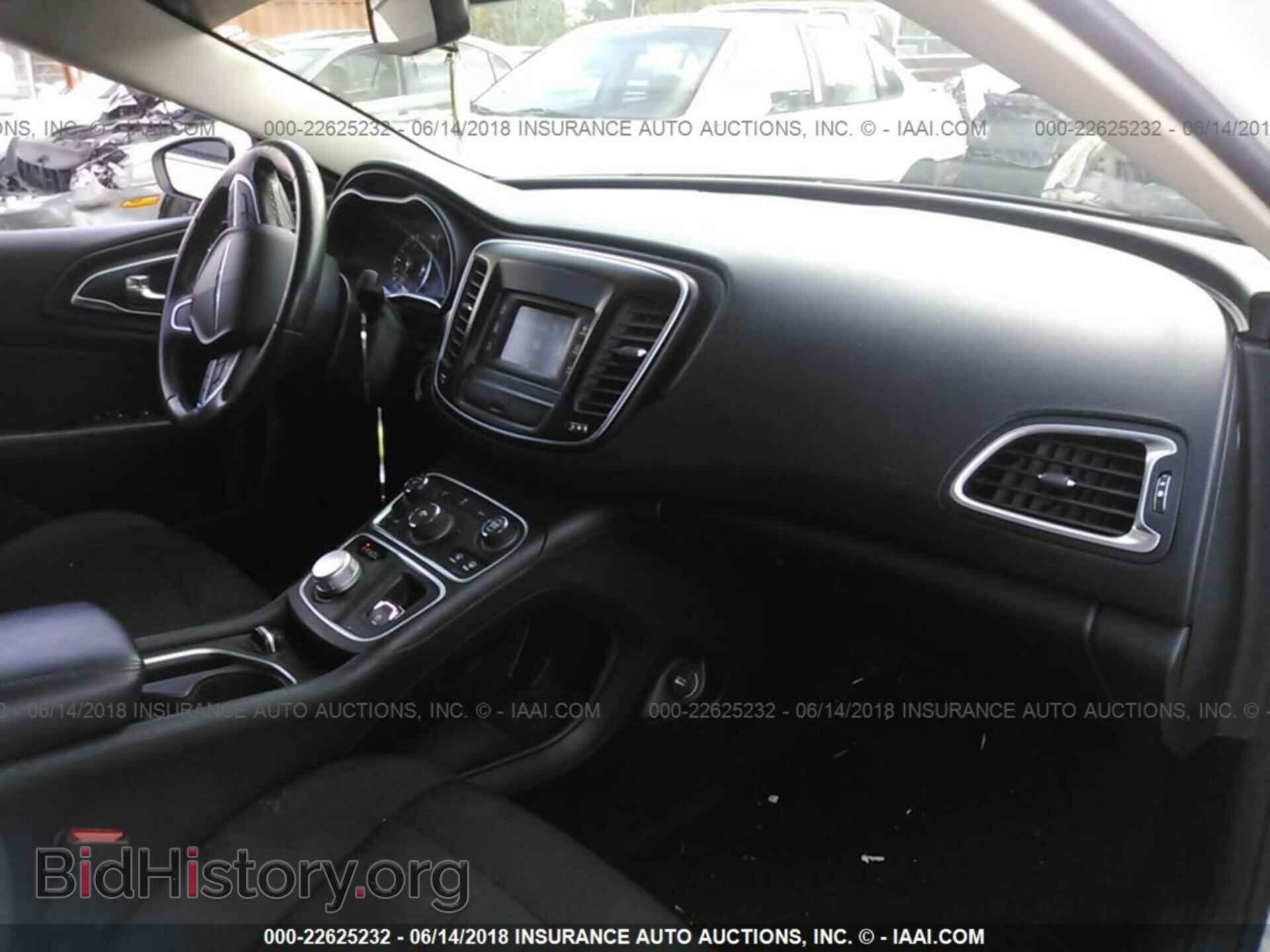 2015 Chrysler 200 - VIN: 1C3CCCABXFN666160 - Photo 5
