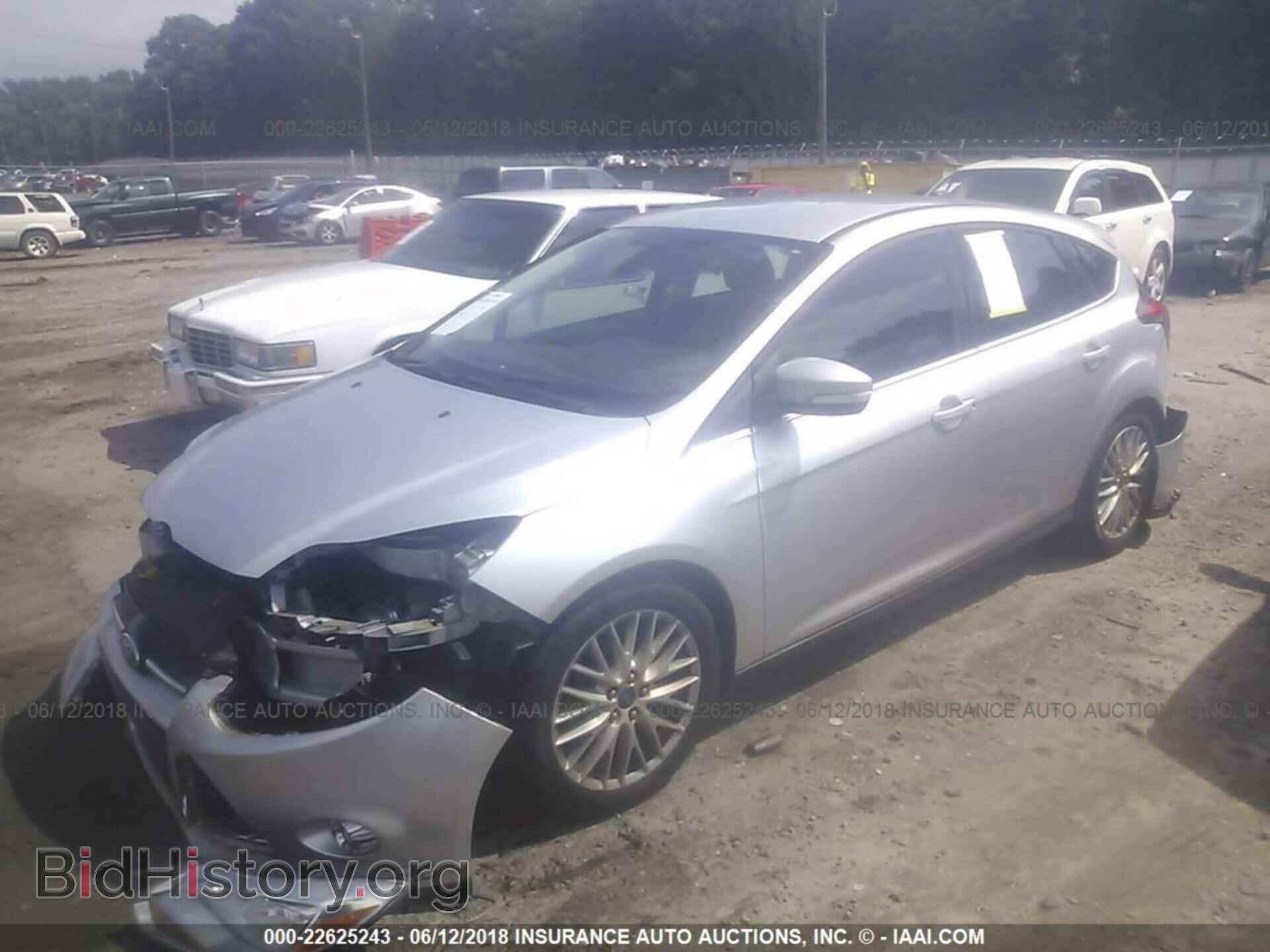 2012 Ford Focus - VIN: 1FAHP3M22CL230689 - Photo 2