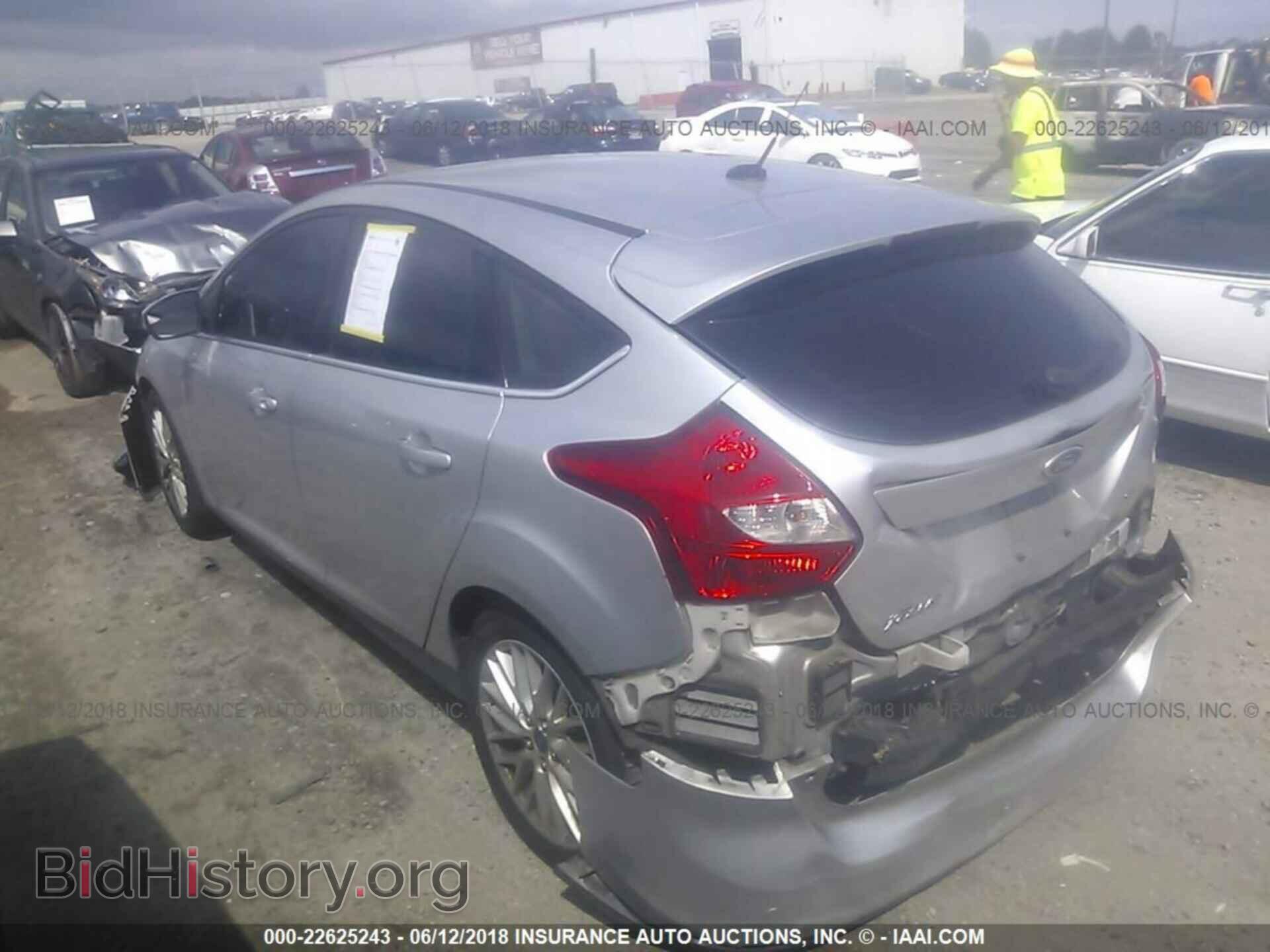 2012 Ford Focus - VIN: 1FAHP3M22CL230689 - Photo 3